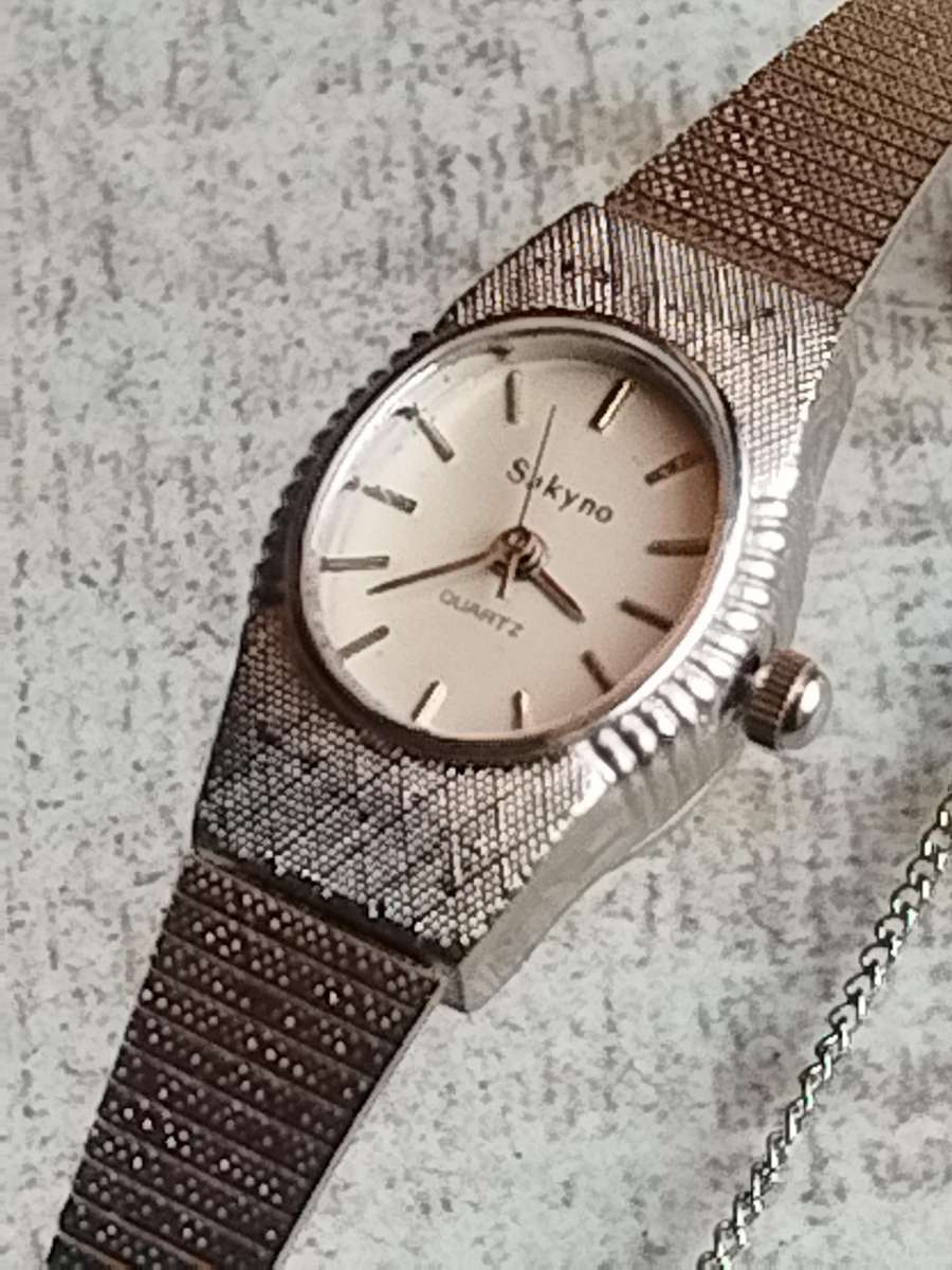 LADIES SAKYNO STAINLESS STEEL WATCH IN EXCELLENT WORKING CONDITION