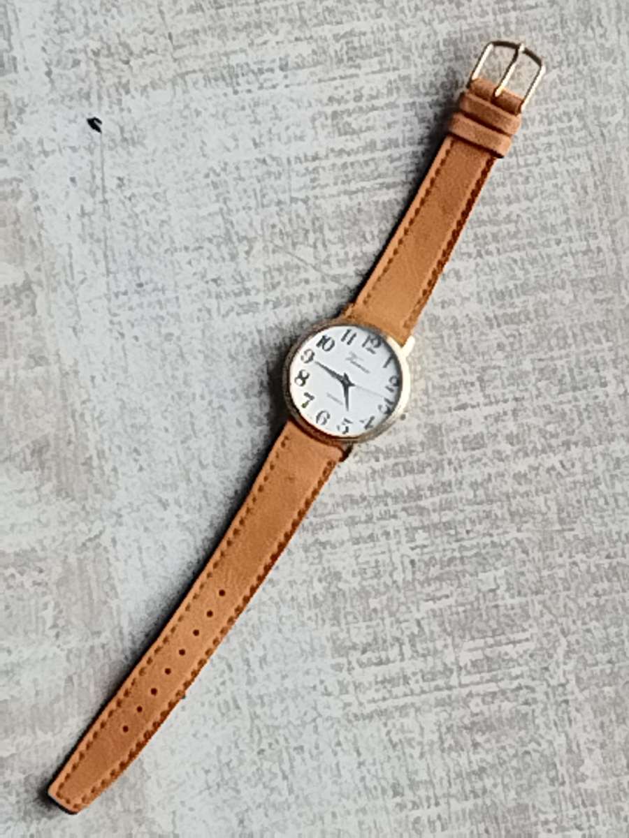 STUNNING LADIES VIENNA GOLD PLATED WATCH IN EXCELLENT WORKING CONDITION