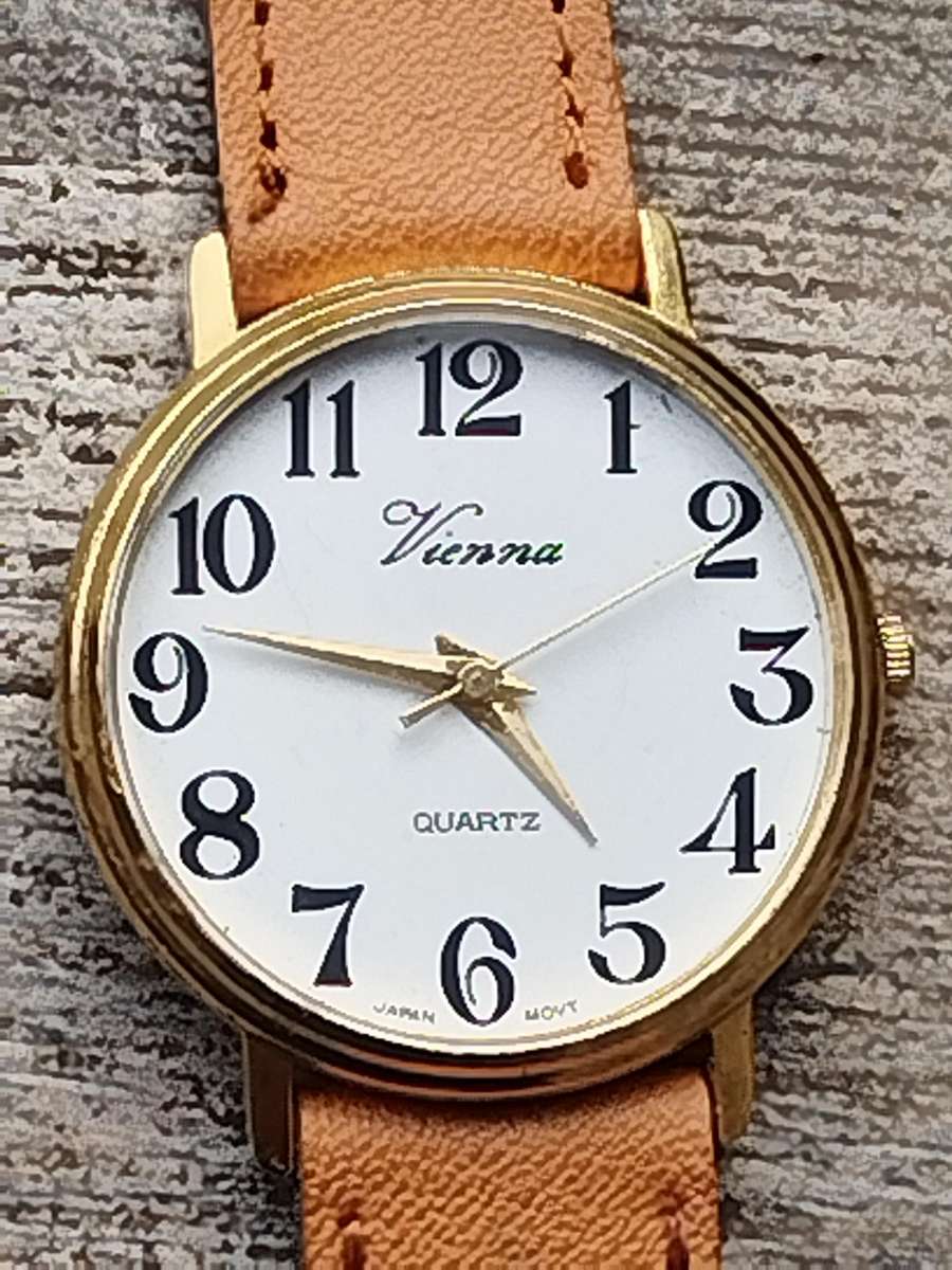 STUNNING LADIES VIENNA GOLD PLATED WATCH IN EXCELLENT WORKING CONDITION