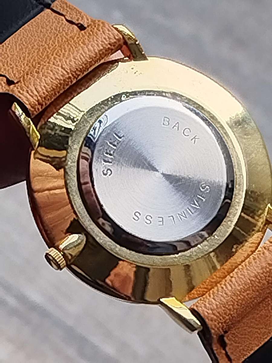 STUNNING LADIES VIENNA GOLD PLATED WATCH IN EXCELLENT WORKING CONDITION