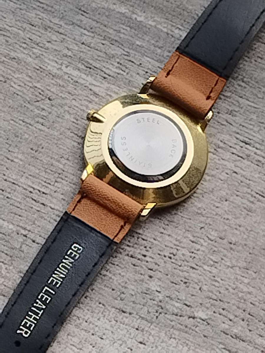 STUNNING LADIES VIENNA GOLD PLATED WATCH IN EXCELLENT WORKING CONDITION