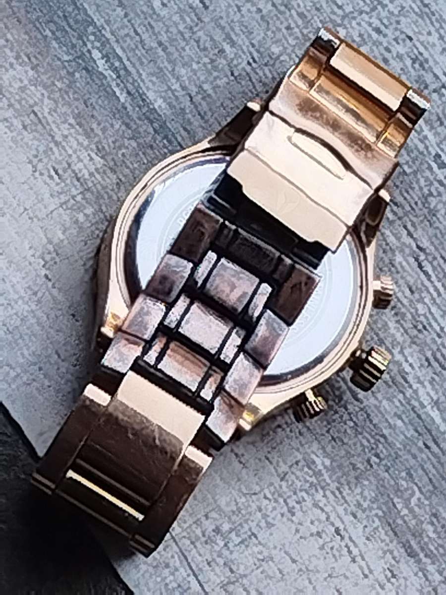 MENS NIXON GOLD PLATED VERY HEAVY WATCH IN EXCELLENT WORKING CONDITION