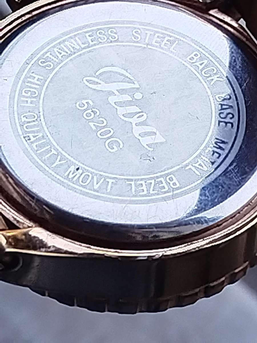 MENS NIXON GOLD PLATED VERY HEAVY WATCH IN EXCELLENT WORKING CONDITION