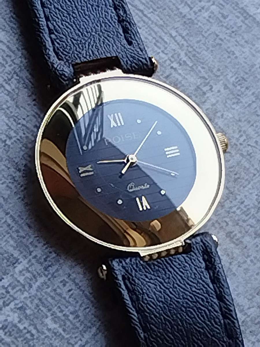 STUNNING AND ELEGANT LADIES POISE GOLD WATCH IN EXCELLENT WORKING CONDITION