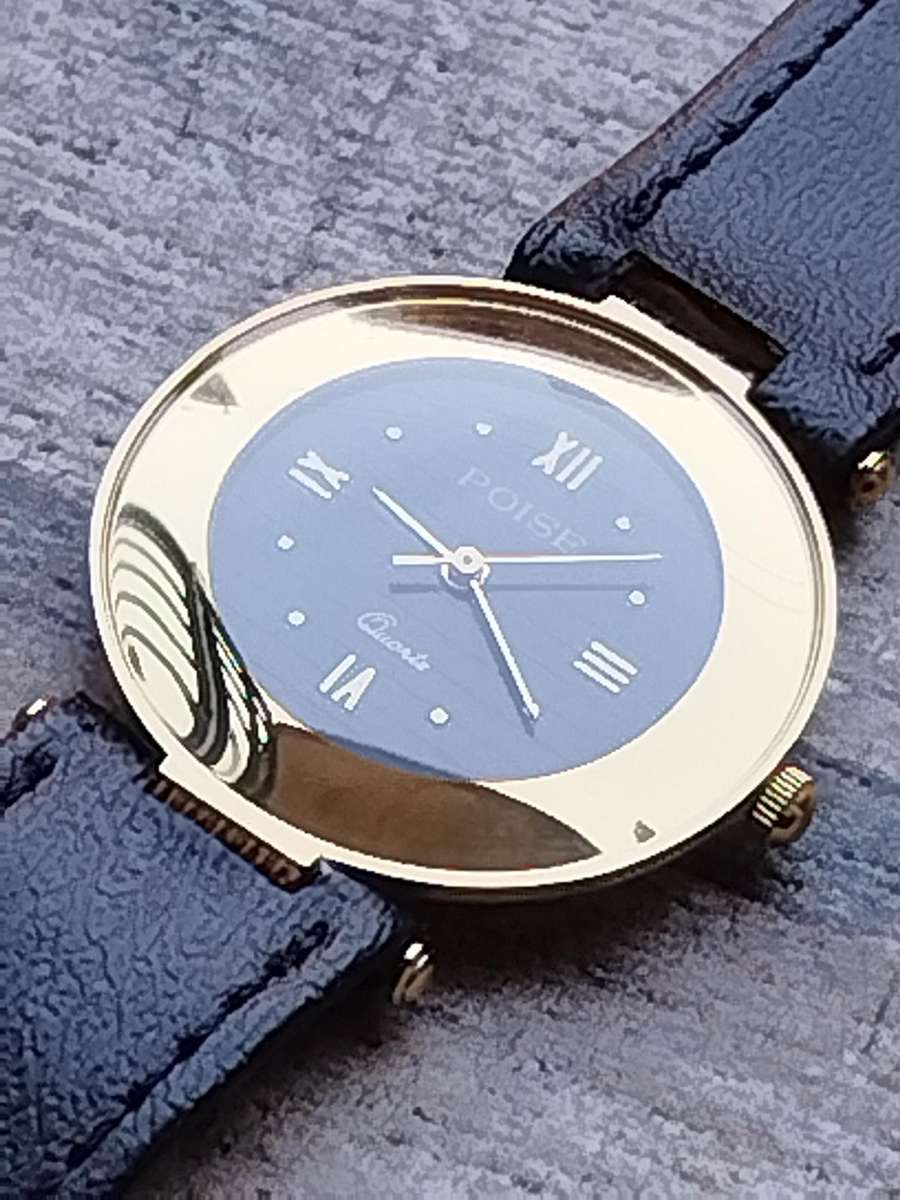 STUNNING AND ELEGANT LADIES POISE GOLD WATCH IN EXCELLENT WORKING CONDITION