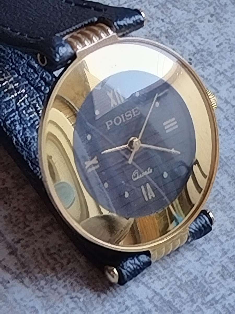 STUNNING AND ELEGANT LADIES POISE GOLD WATCH IN EXCELLENT WORKING CONDITION