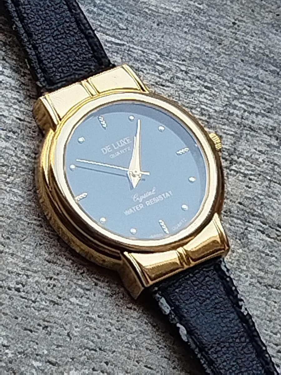 LADIES DE LUXE 18K GOLD PLATED WATCH IN EXCELLENT WORKING CONDITION