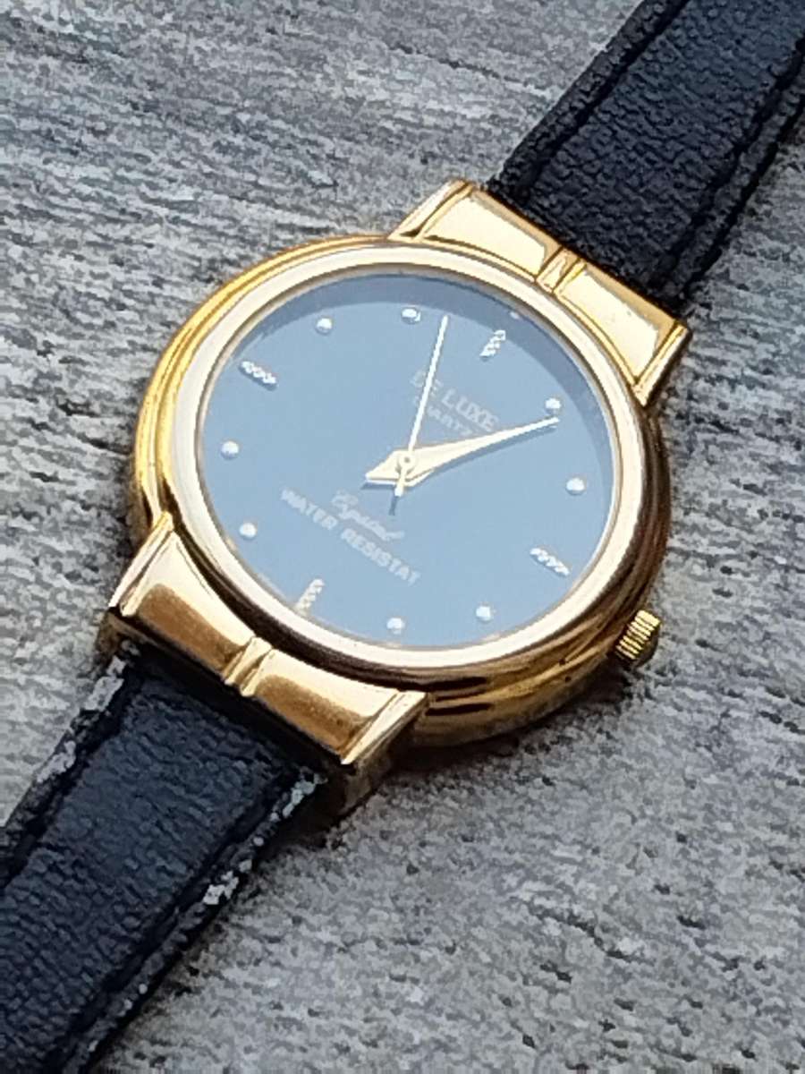 LADIES DE LUXE 18K GOLD PLATED WATCH IN EXCELLENT WORKING CONDITION