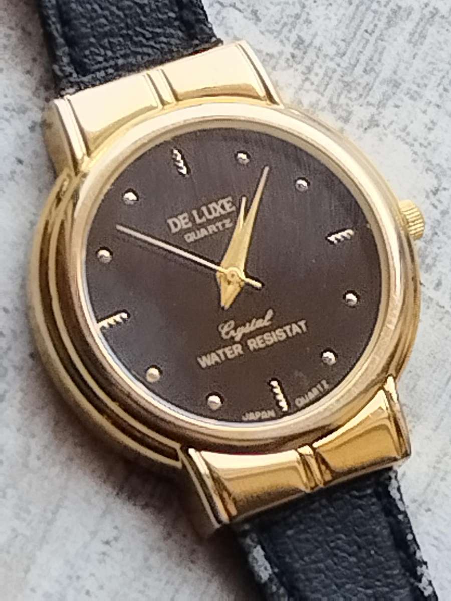 LADIES DE LUXE 18K GOLD PLATED WATCH IN EXCELLENT WORKING CONDITION