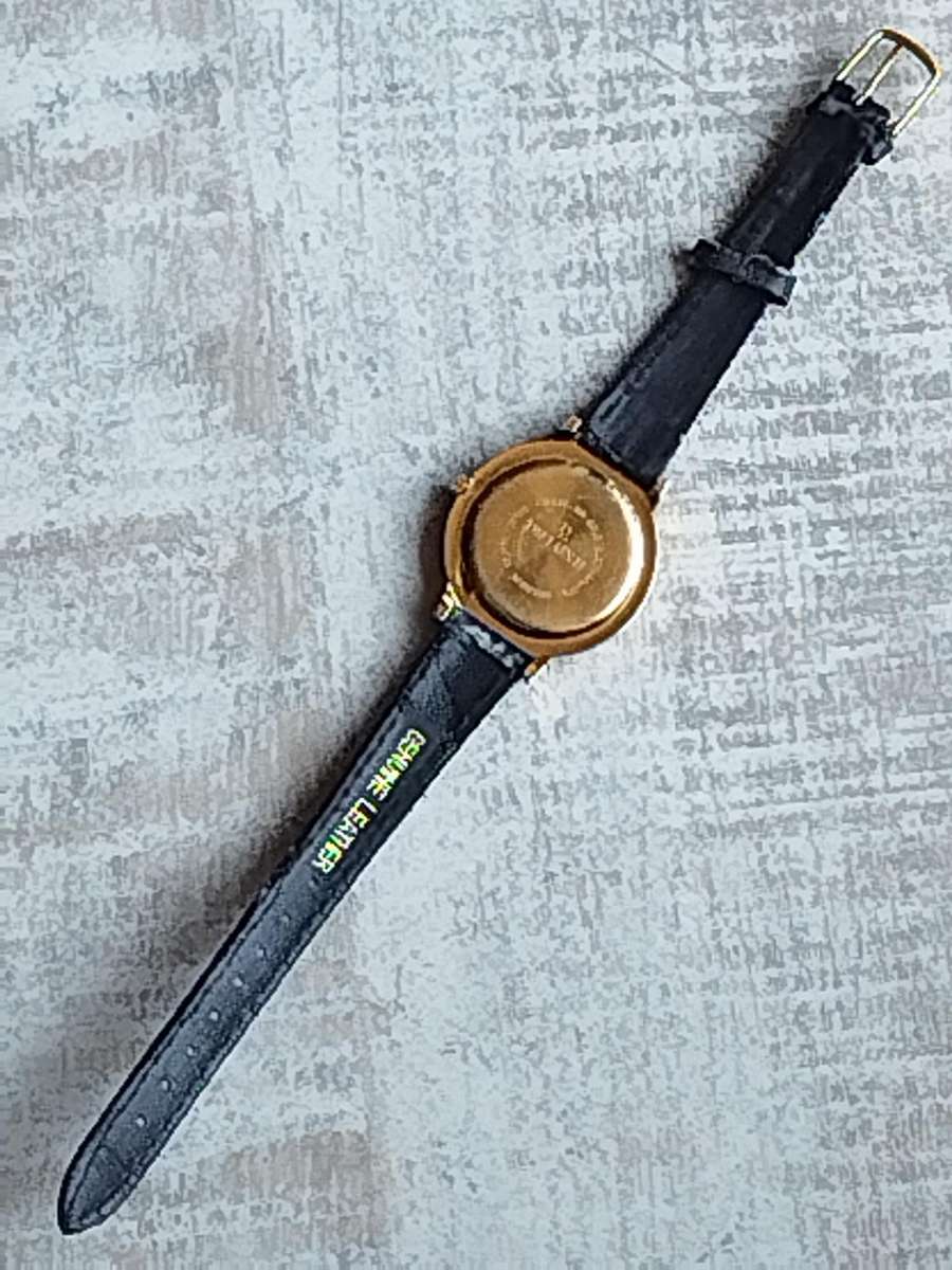 LADIES DE LUXE 18K GOLD PLATED WATCH IN EXCELLENT WORKING CONDITION