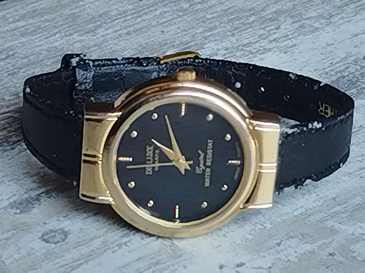 LADIES DE LUXE 18K GOLD PLATED WATCH IN EXCELLENT WORKING CONDITION