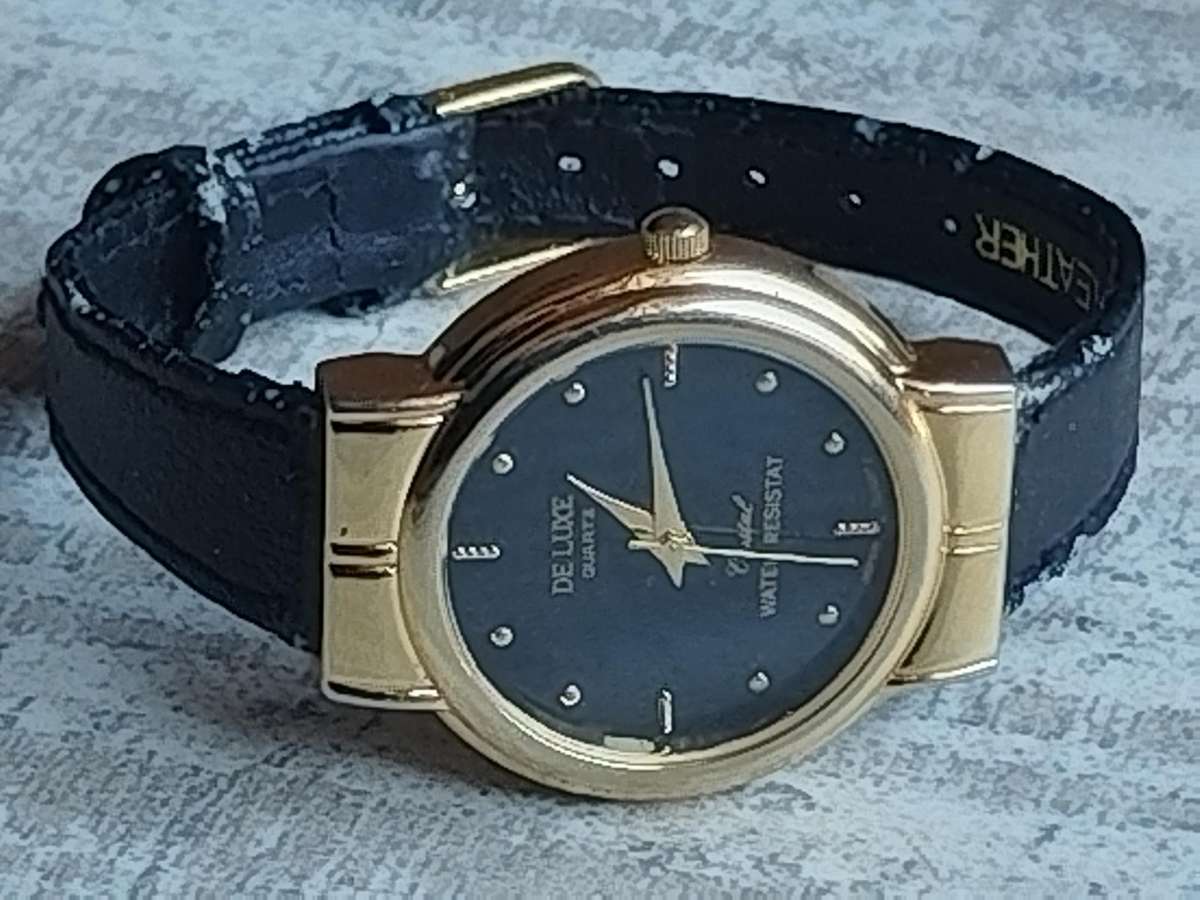 LADIES DE LUXE 18K GOLD PLATED WATCH IN EXCELLENT WORKING CONDITION