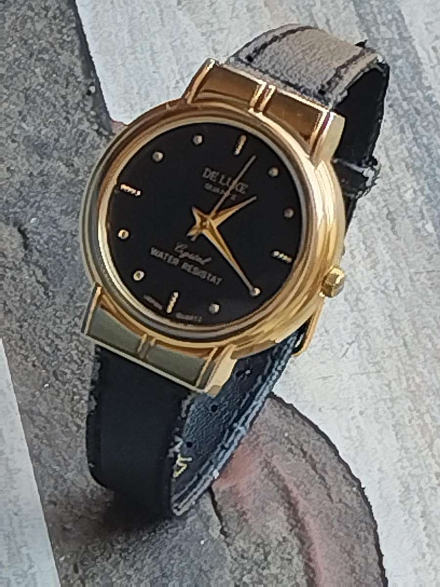 LADIES DE LUXE 18K GOLD PLATED WATCH IN EXCELLENT WORKING CONDITION