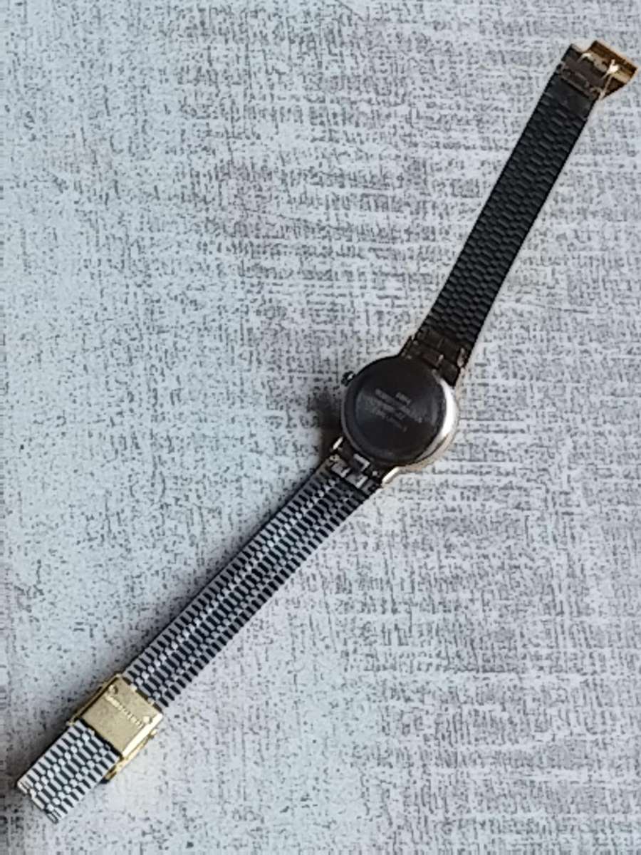 LADIES ALL GOLD POISE WATCH IN EXCELLENT WORKING CONDITION