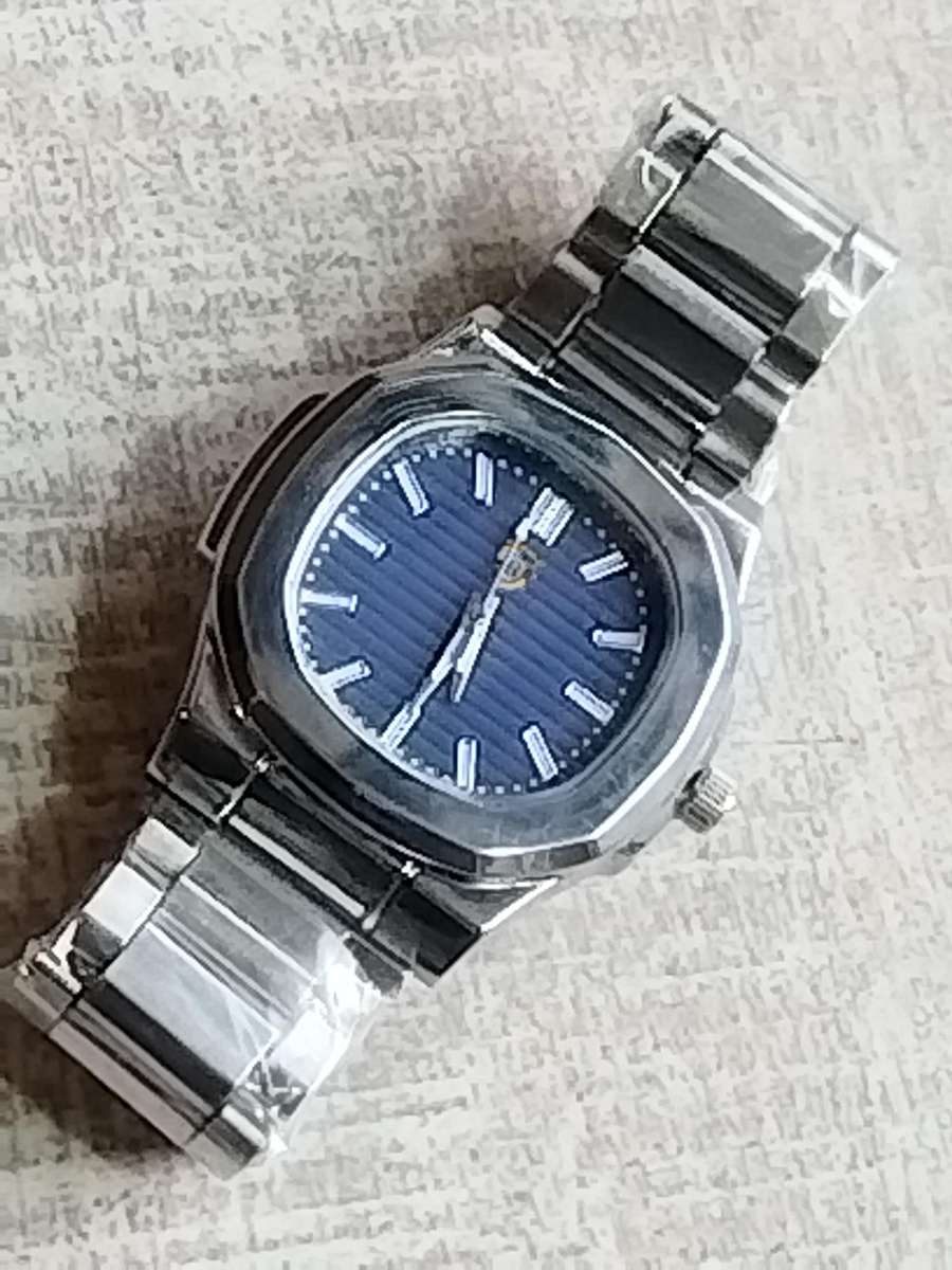 MENS BIG BULKY ALL STAINLESS STEEL FASHION WATCH IN EXCELLENT WORKING CONDITION