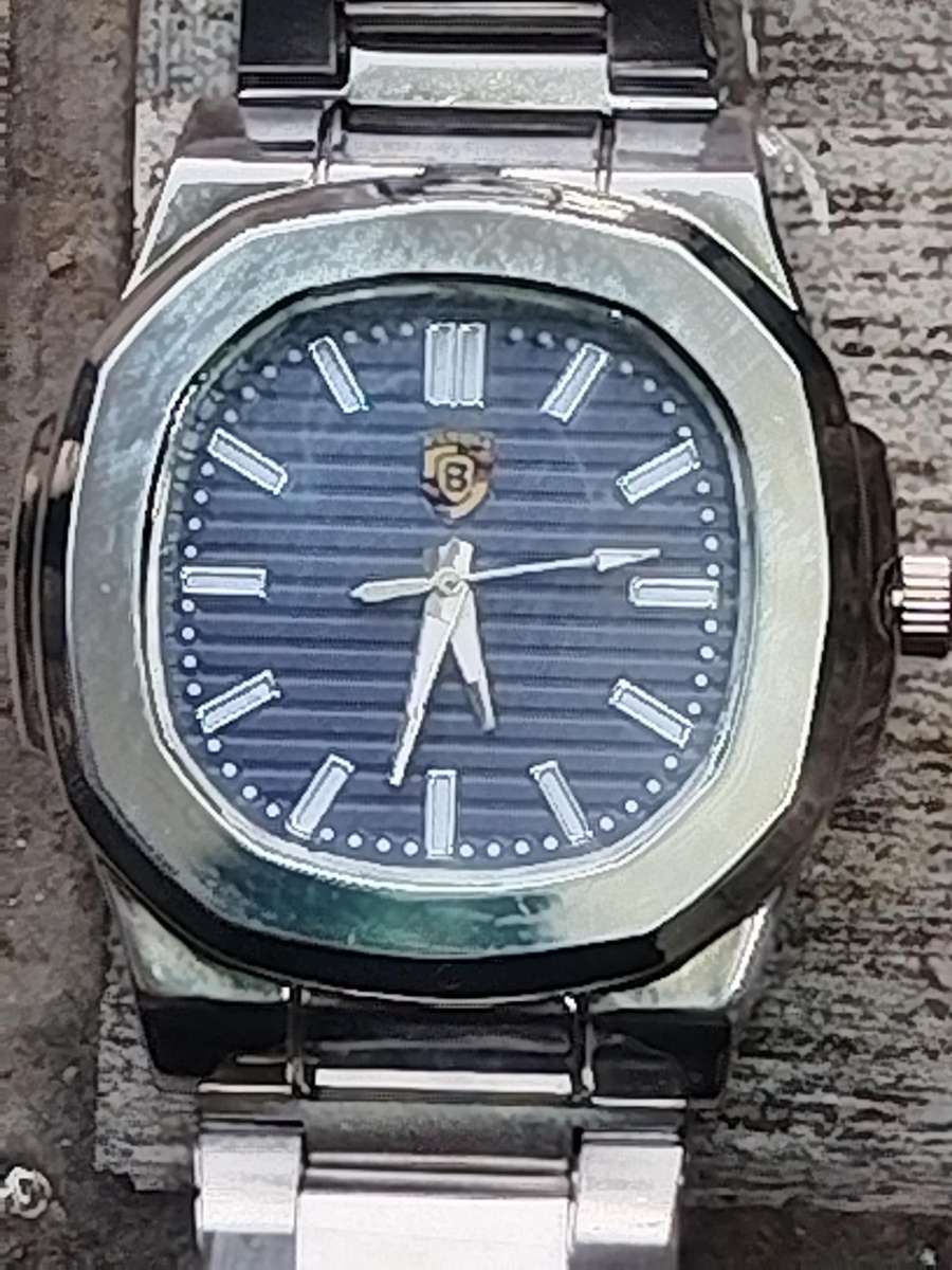 MENS BIG BULKY ALL STAINLESS STEEL FASHION WATCH IN EXCELLENT WORKING CONDITION