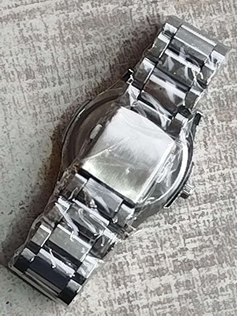 MENS BIG BULKY ALL STAINLESS STEEL FASHION WATCH IN EXCELLENT WORKING CONDITION