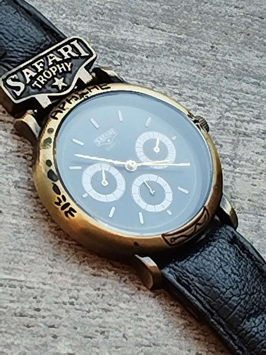 MENS VINTAGE SAFARI TROPHY WATCH IN EXCELLENT WORKING CONDITION