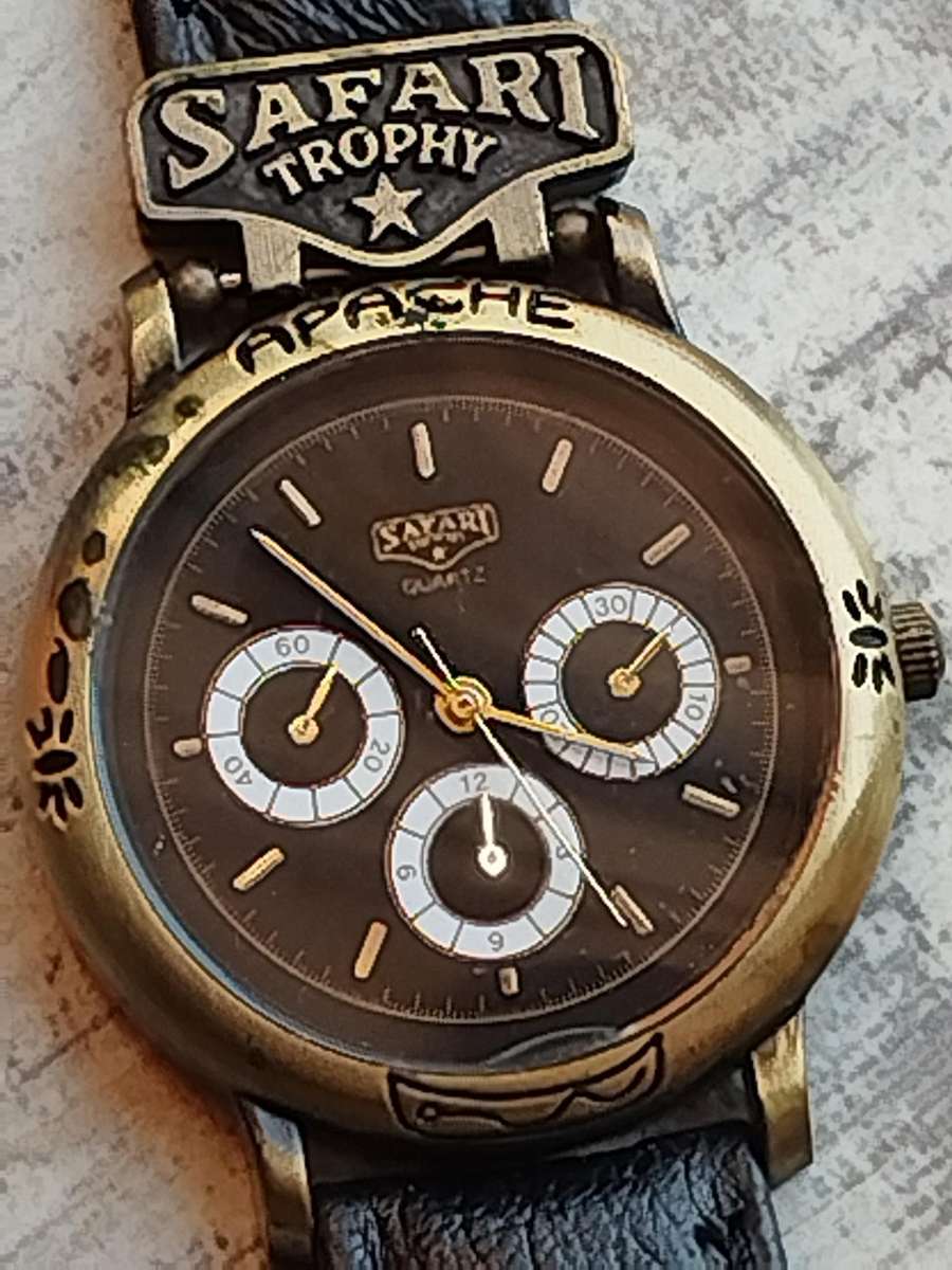MENS VINTAGE SAFARI TROPHY WATCH IN EXCELLENT WORKING CONDITION