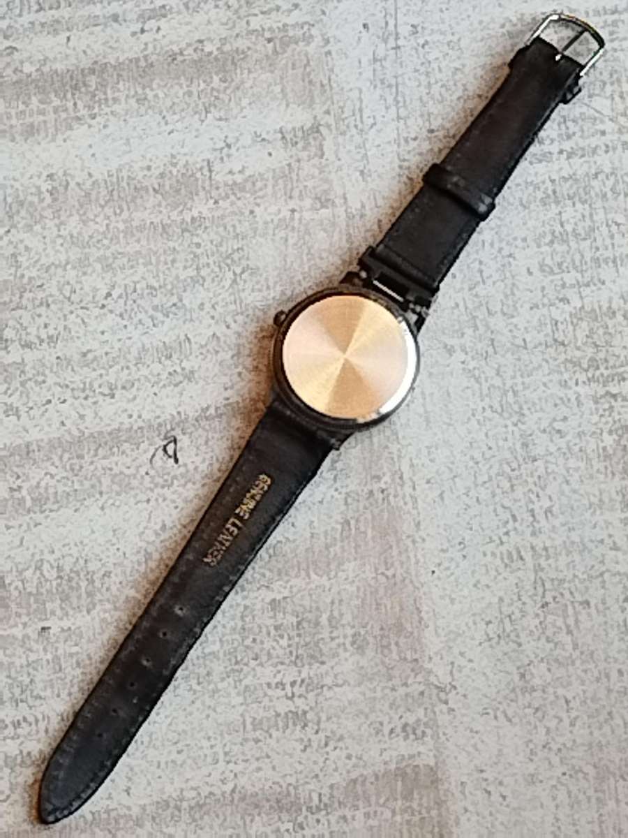 MENS VINTAGE SAFARI TROPHY WATCH IN EXCELLENT WORKING CONDITION