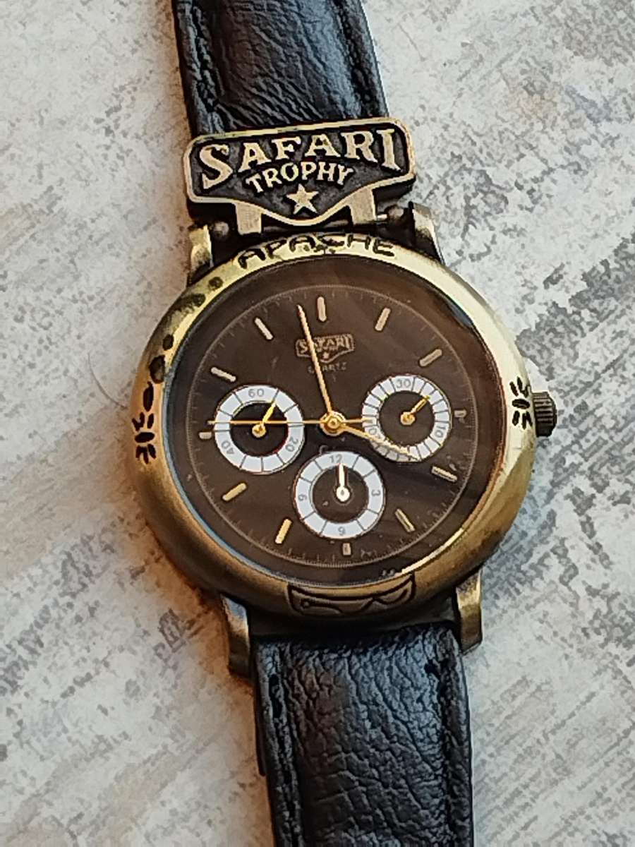 MENS VINTAGE SAFARI TROPHY WATCH IN EXCELLENT WORKING CONDITION