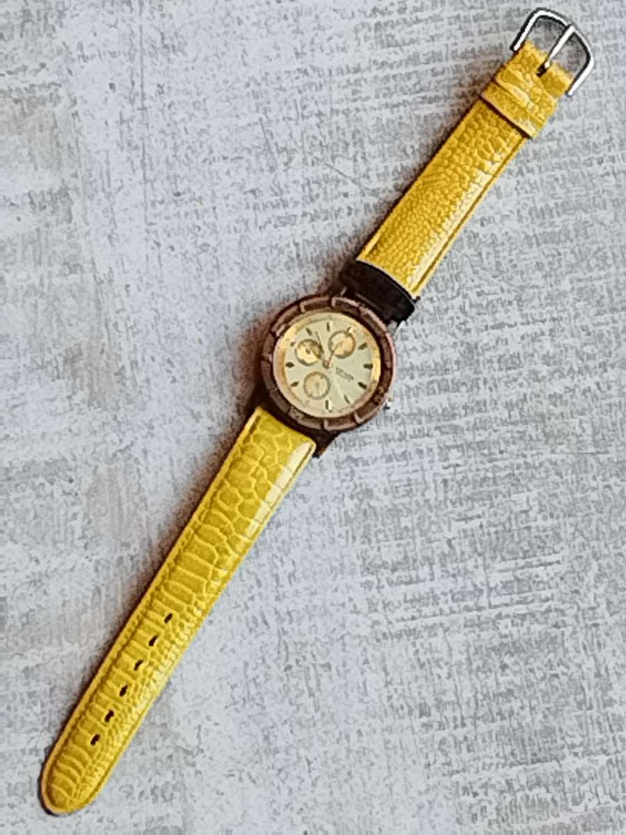 MENS VINTAGE CAMEL TROPHY WATCH IN EXCELLENT WORKING CONDITION