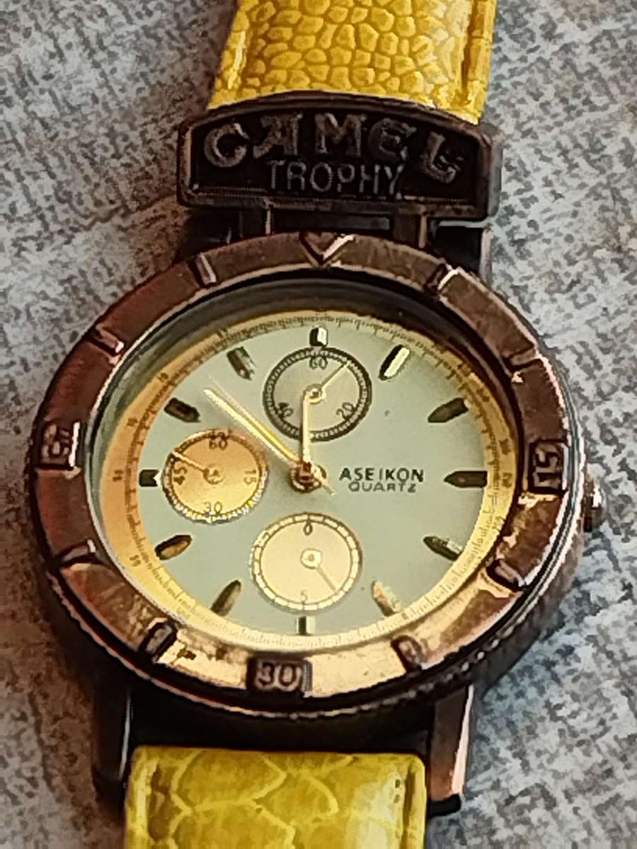 MENS VINTAGE CAMEL TROPHY WATCH IN EXCELLENT WORKING CONDITION