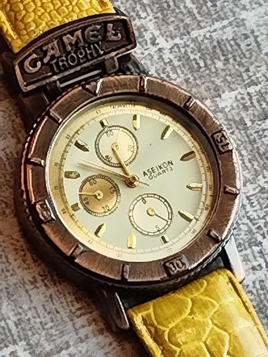 MENS VINTAGE CAMEL TROPHY WATCH IN EXCELLENT WORKING CONDITION