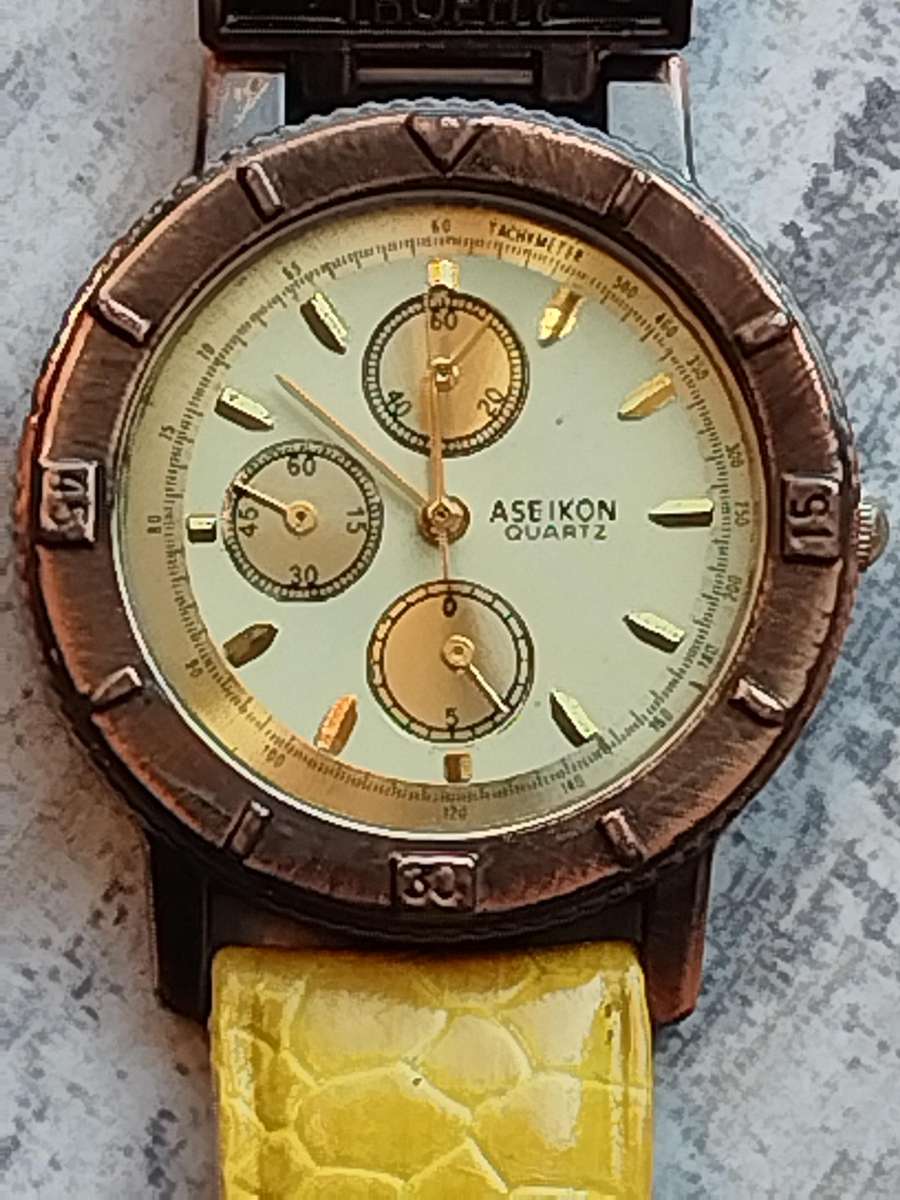 MENS VINTAGE CAMEL TROPHY WATCH IN EXCELLENT WORKING CONDITION