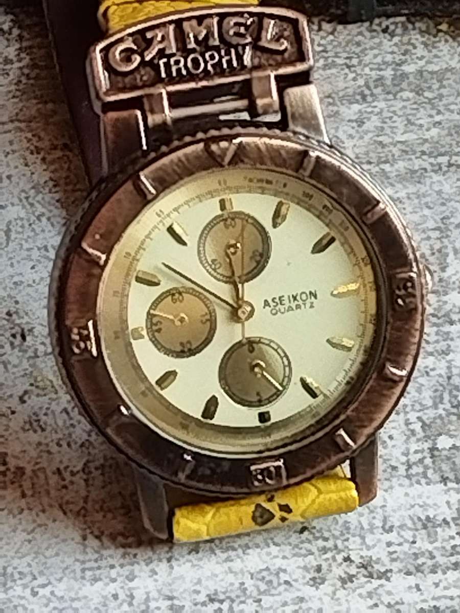 MENS VINTAGE CAMEL TROPHY WATCH IN EXCELLENT WORKING CONDITION