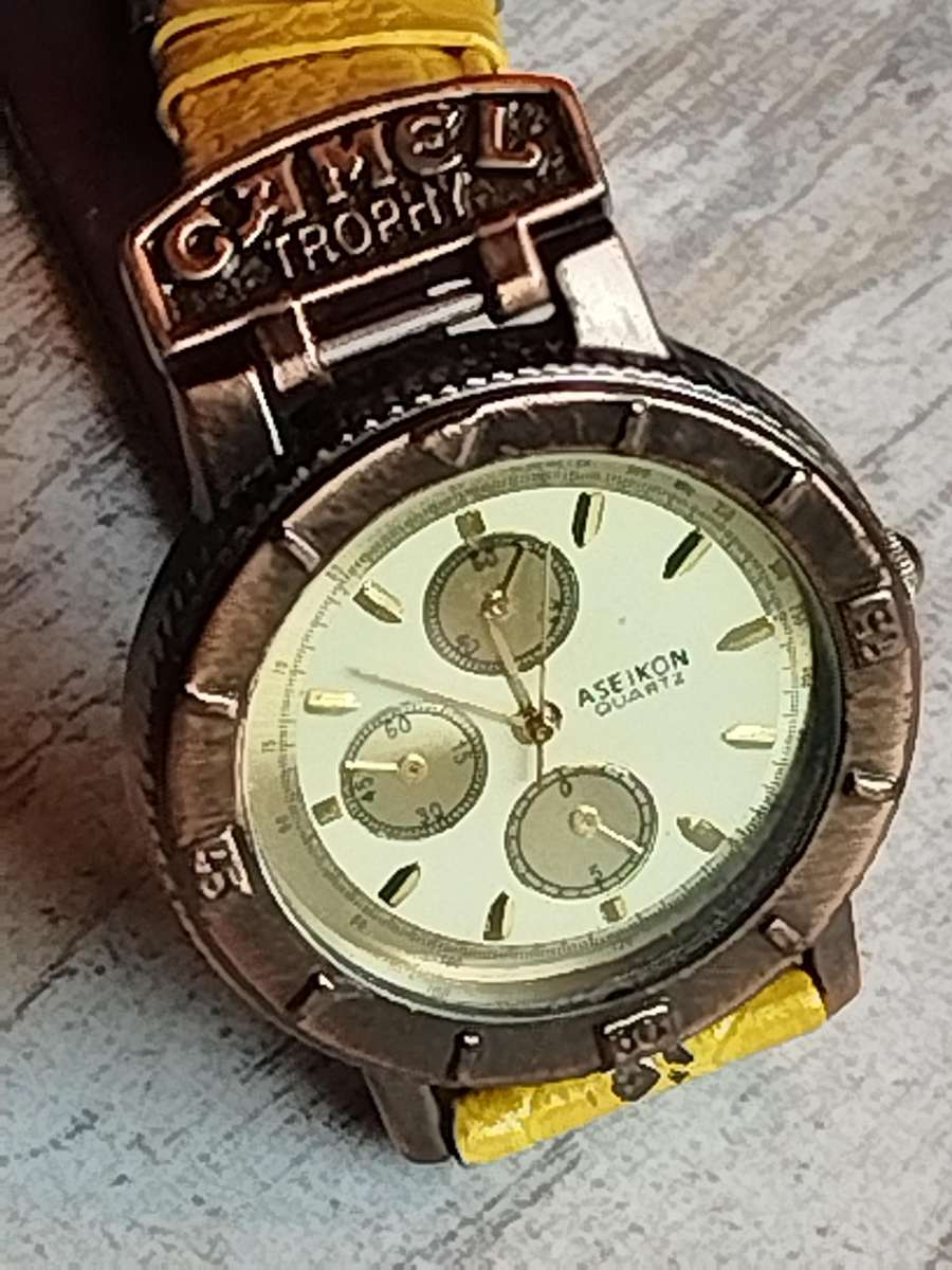 MENS VINTAGE CAMEL TROPHY WATCH IN EXCELLENT WORKING CONDITION