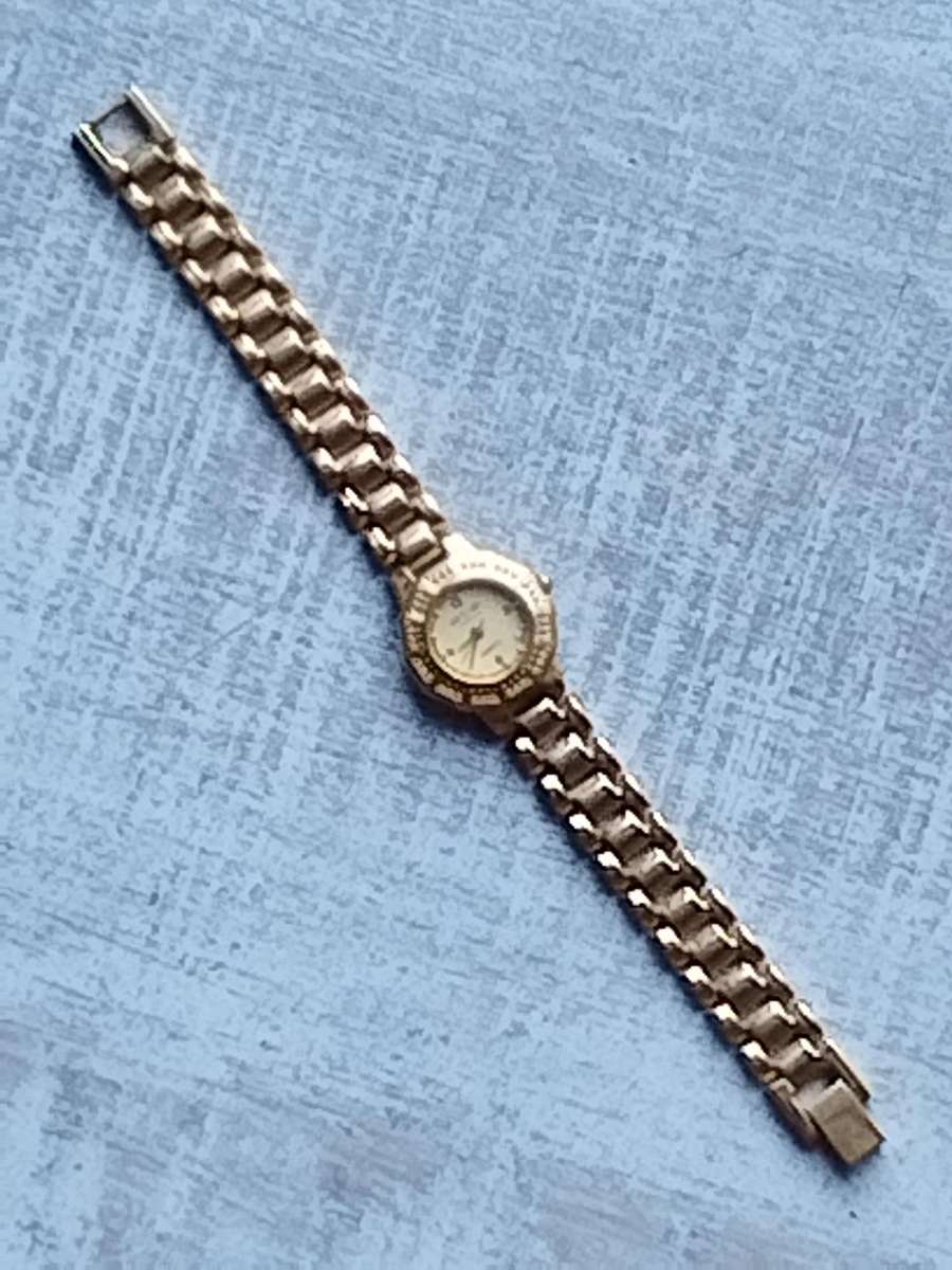 LADIES WESTAR 22K GOLD PLATED WATCH IN EXCELLENT WORKING CONDITION