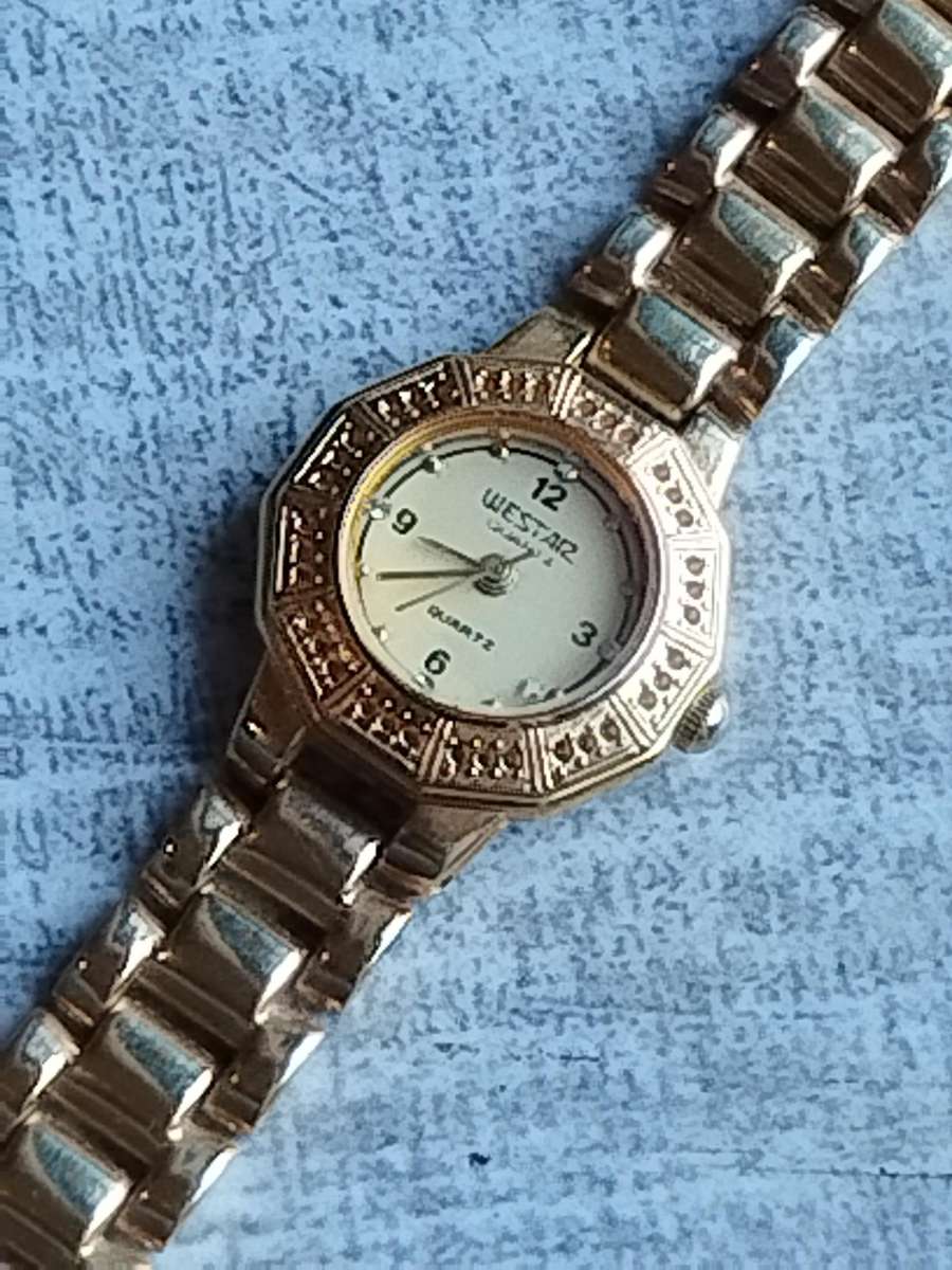 LADIES WESTAR 22K GOLD PLATED WATCH IN EXCELLENT WORKING CONDITION