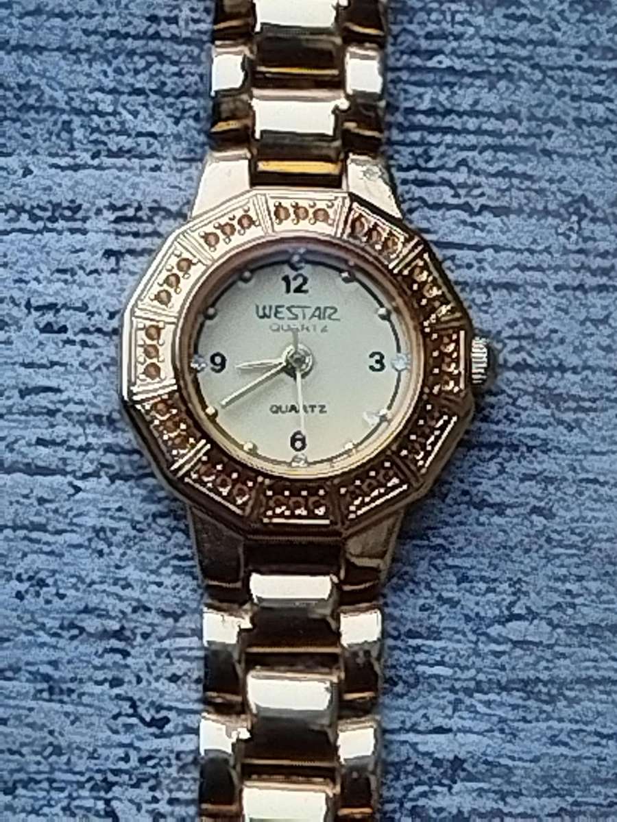 LADIES WESTAR 22K GOLD PLATED WATCH IN EXCELLENT WORKING CONDITION