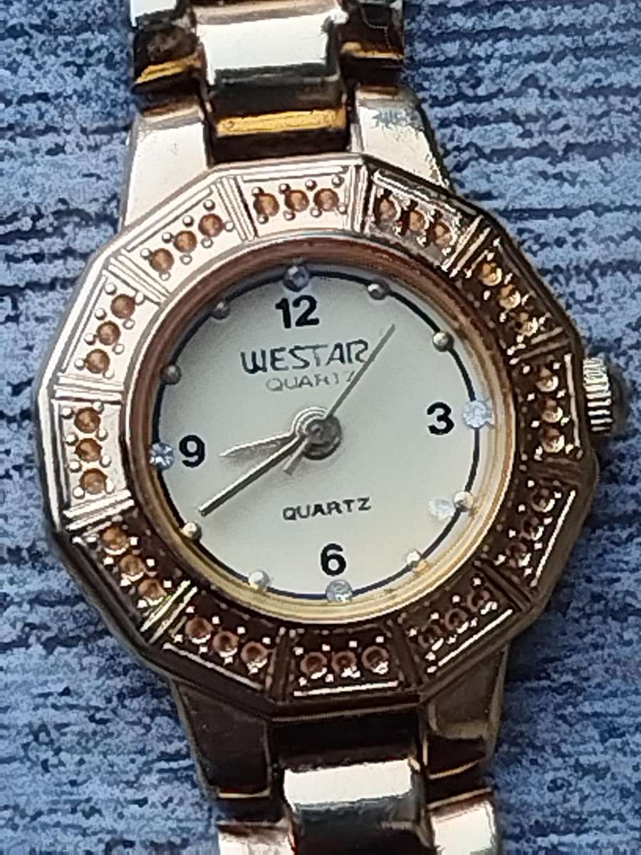 LADIES WESTAR 22K GOLD PLATED WATCH IN EXCELLENT WORKING CONDITION