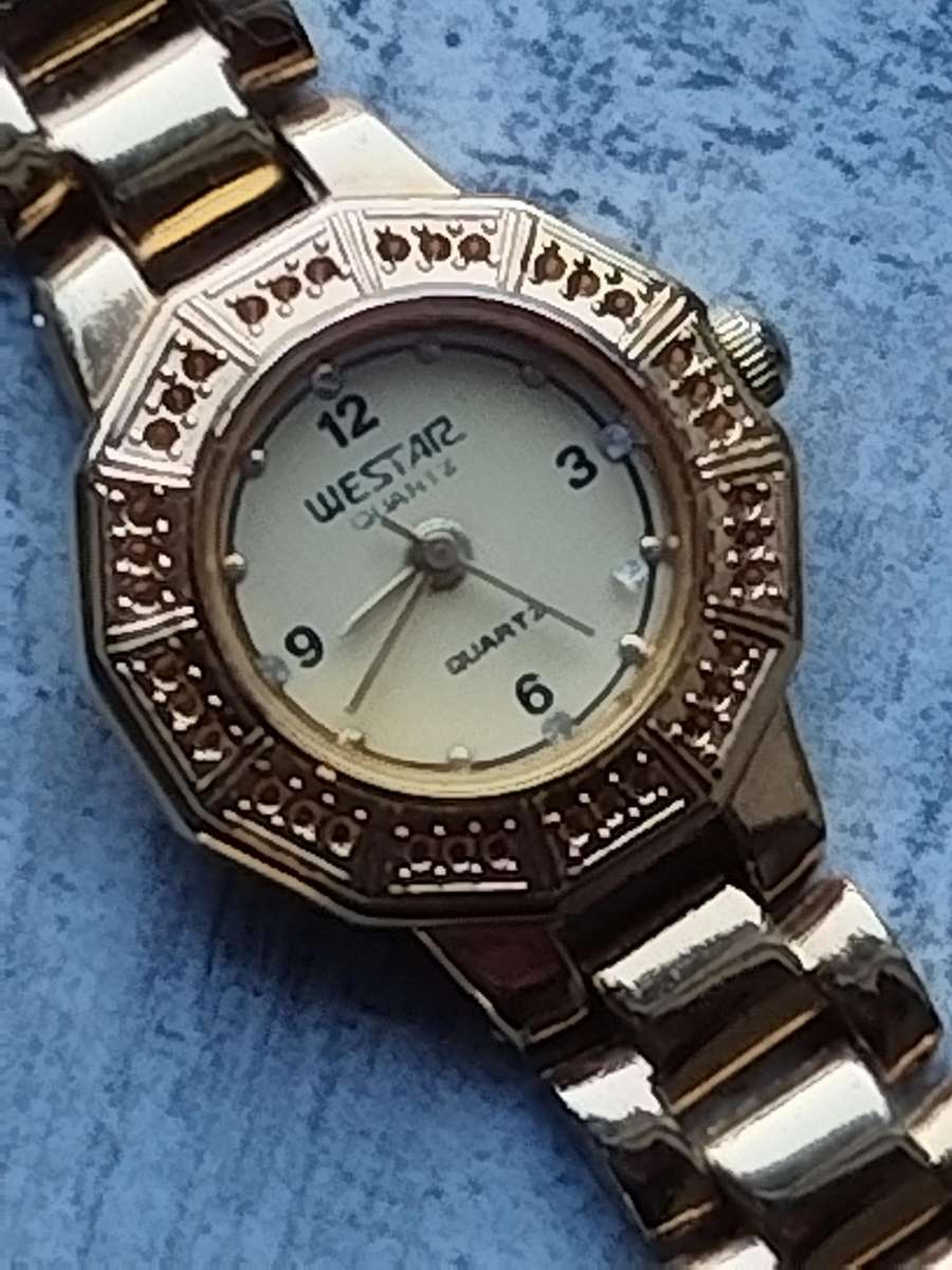 LADIES WESTAR 22K GOLD PLATED WATCH IN EXCELLENT WORKING CONDITION