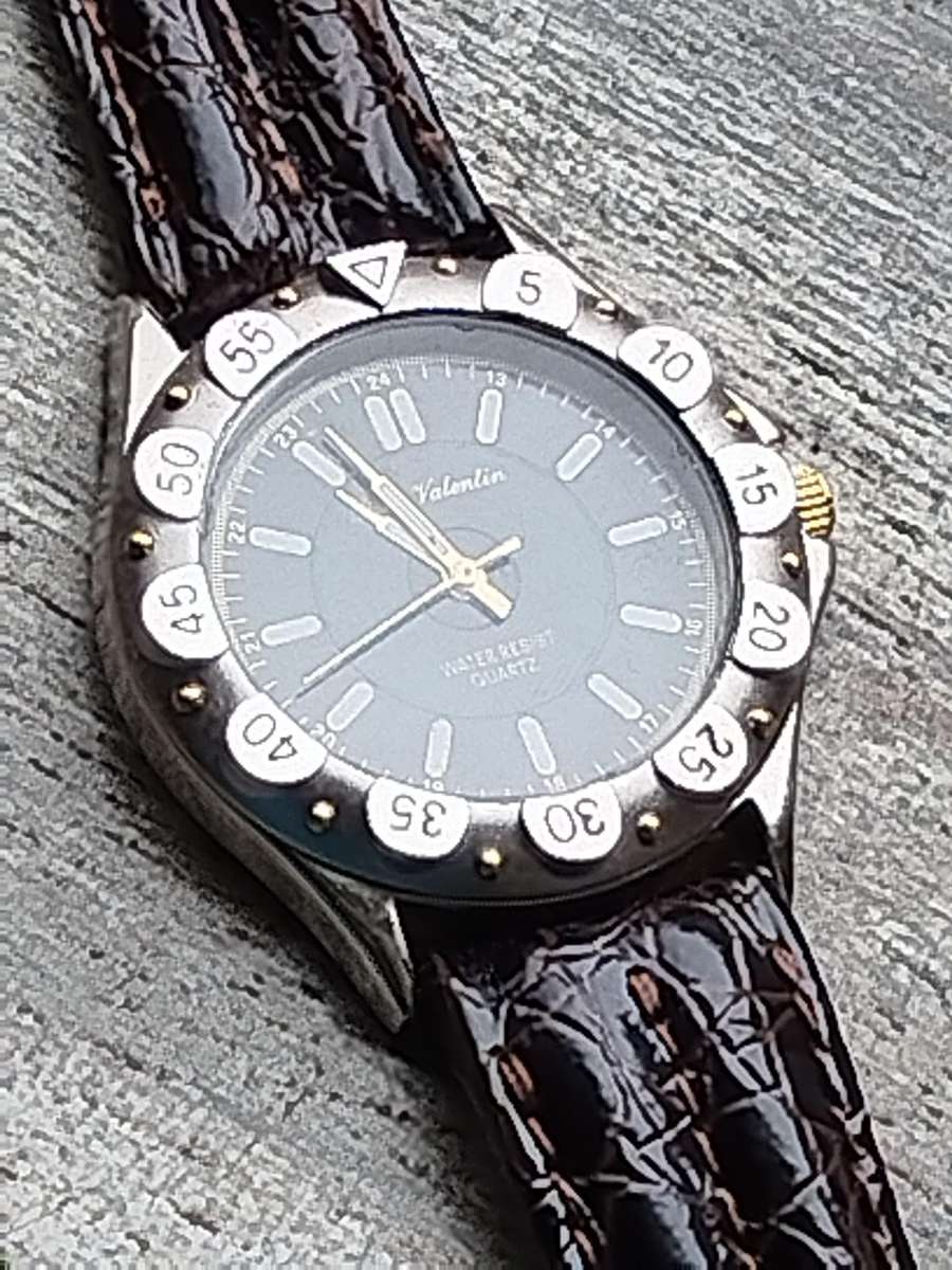 MENS RENE VALENTIN WATCH WITH ROTATING BEZEL IN EXCELLENT WORKING CONDITION