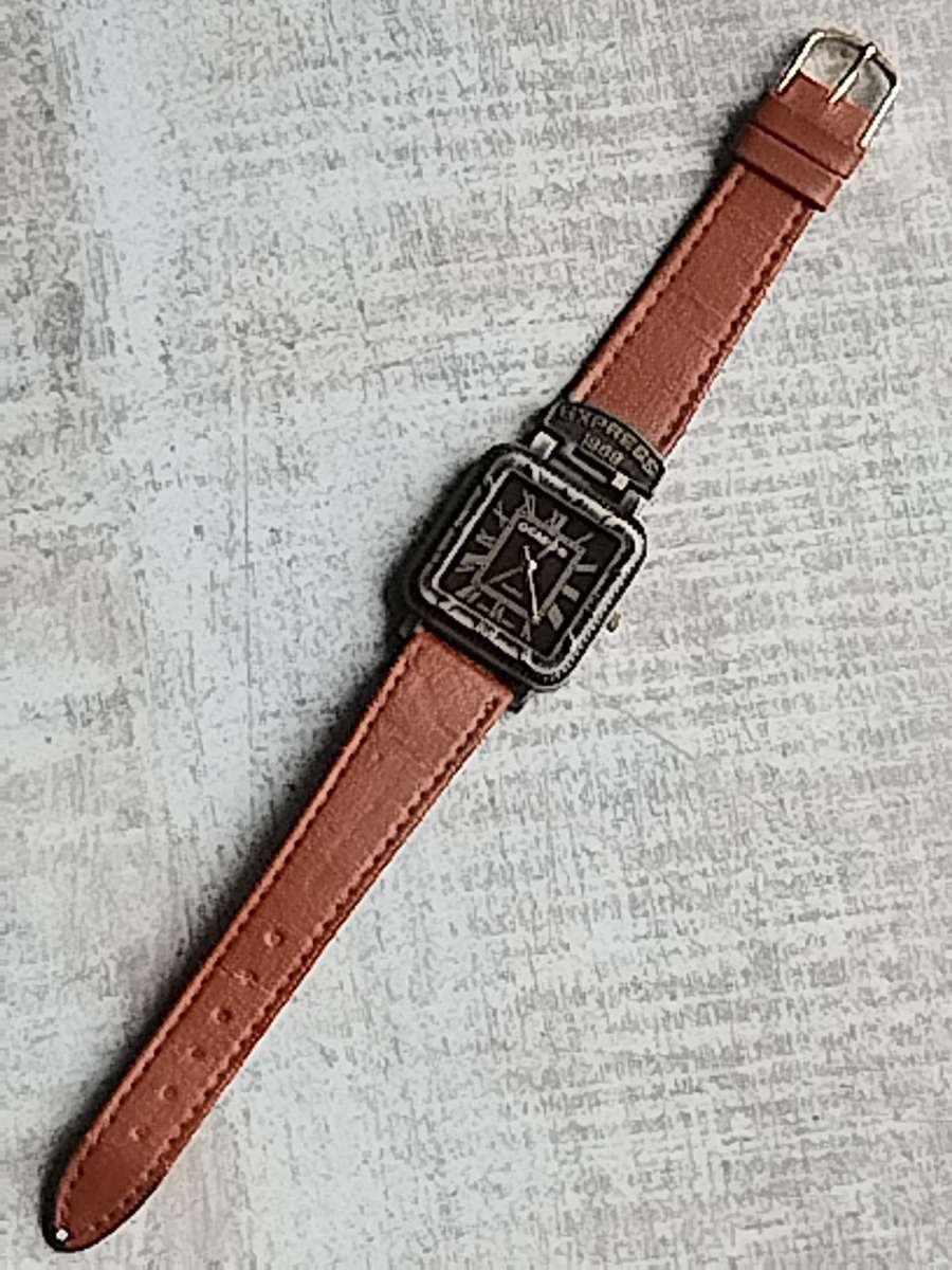 MENS VINTAGE OCASION EXPRESS WATCH IN EXCELLENT WORKING CONDITION