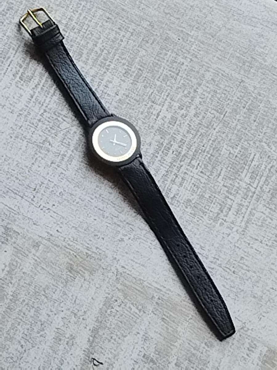 STUNNING AND ELEGANT LADIES POISE FRANCE DESIGN GOLD WATCH IN EXCELLENT WORKING CONDITION