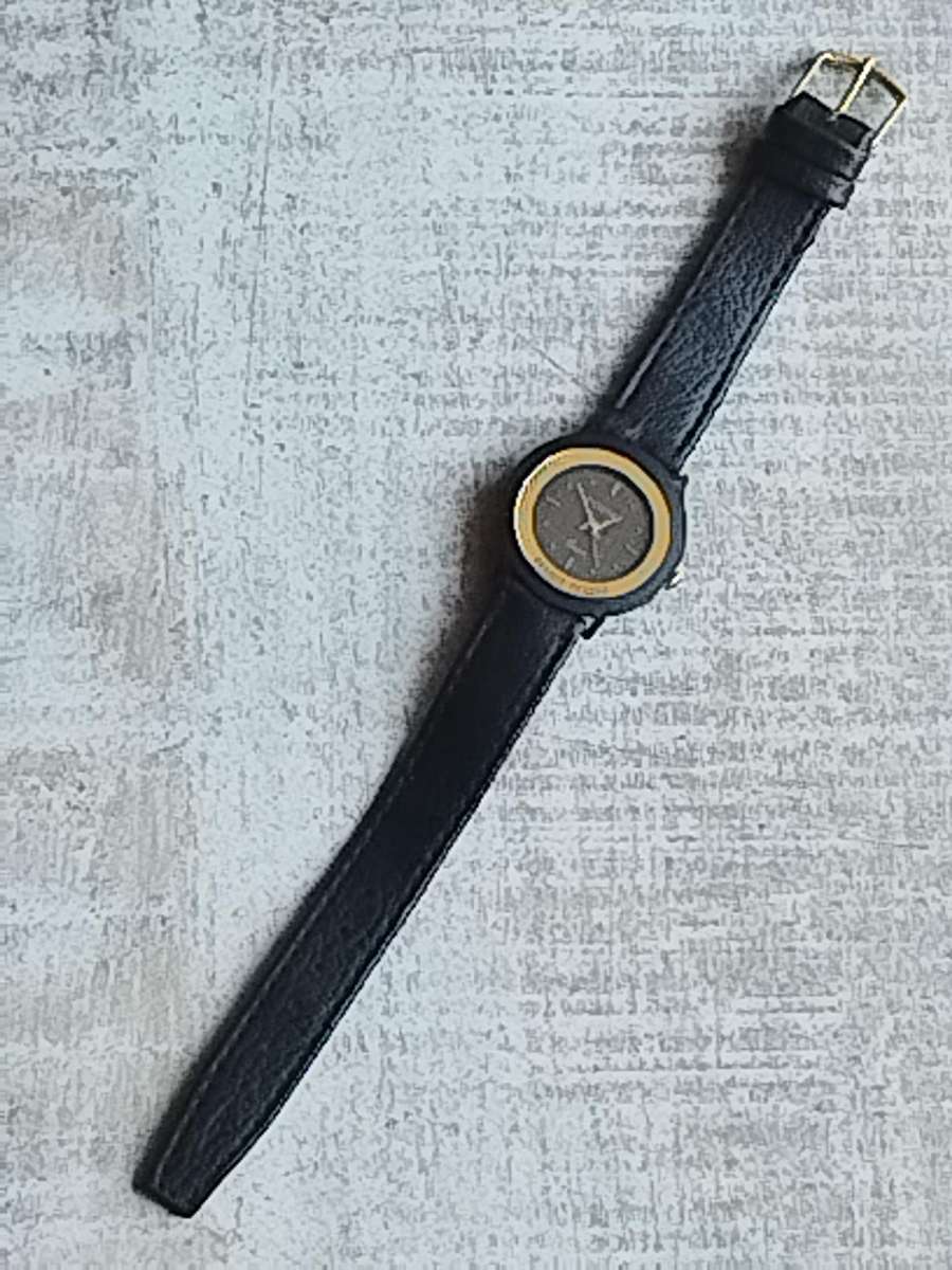 STUNNING AND ELEGANT LADIES POISE FRANCE DESIGN GOLD WATCH IN EXCELLENT WORKING CONDITION