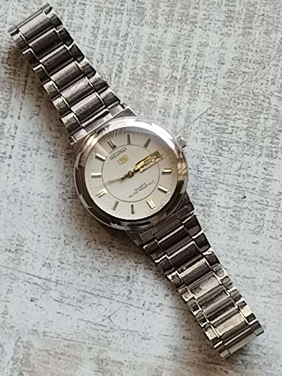 MENS SEIKO WATCH IN EXCELLENT WORKING CONDITION - READ DESCRIPTION