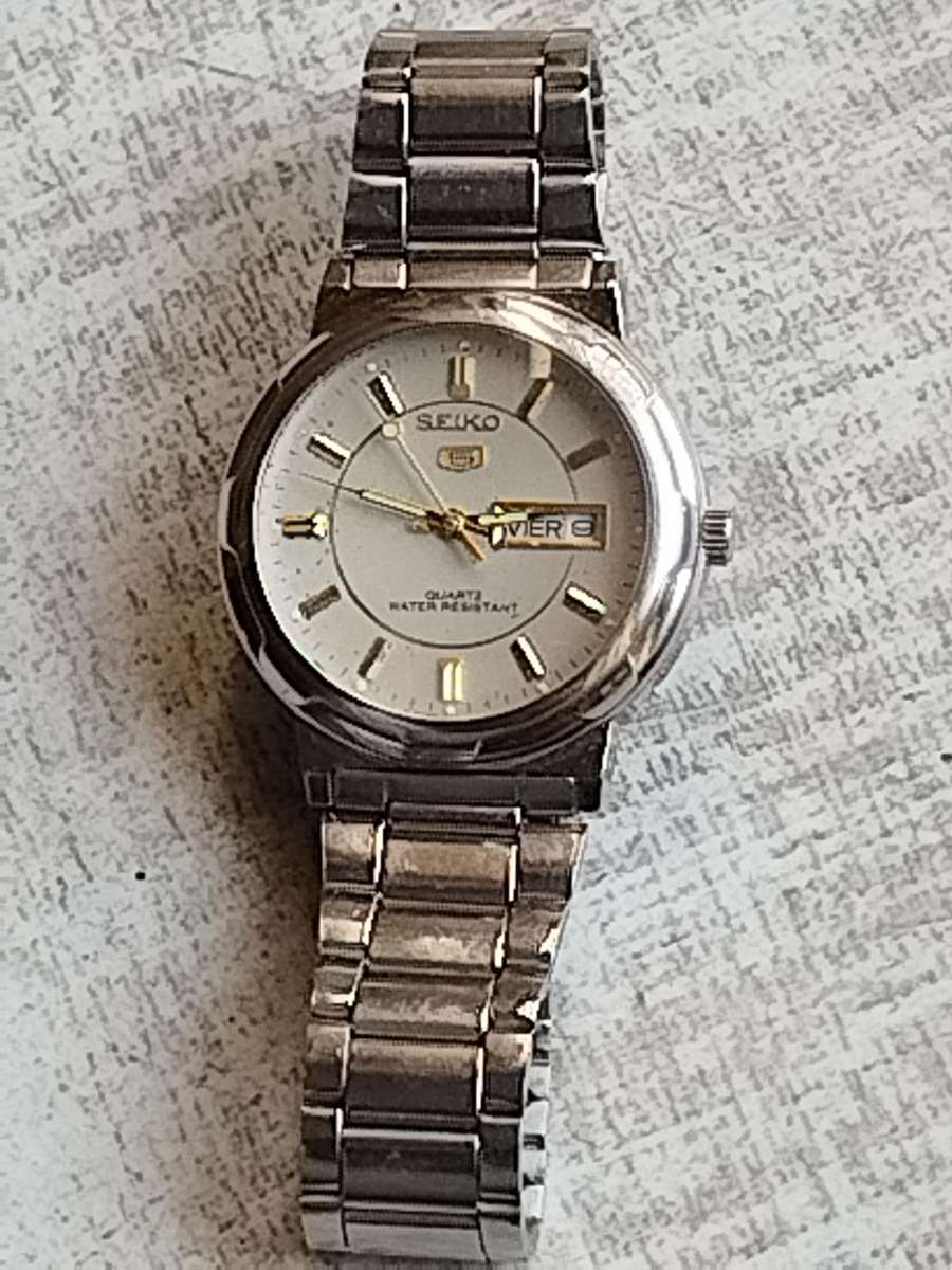 MENS SEIKO WATCH IN EXCELLENT WORKING CONDITION - READ DESCRIPTION