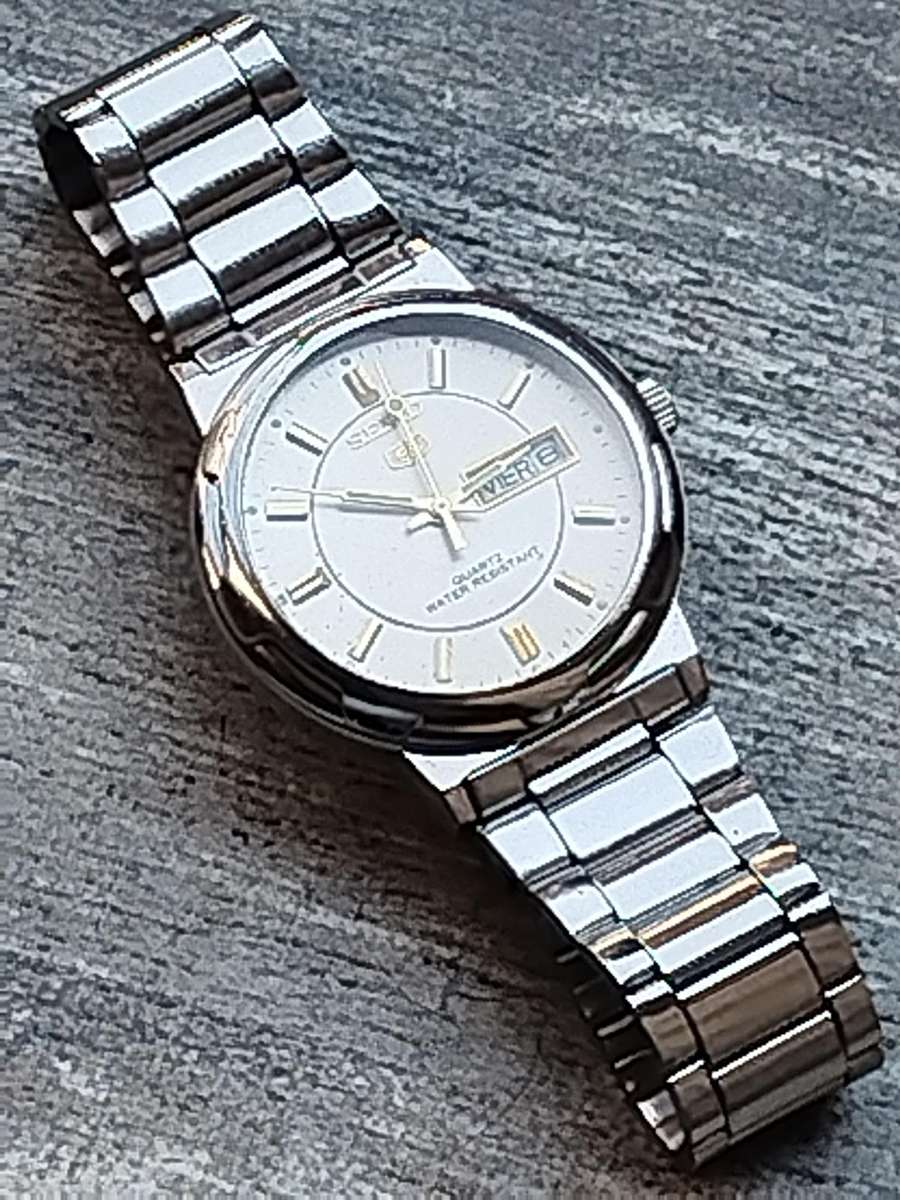 MENS SEIKO WATCH IN EXCELLENT WORKING CONDITION - READ DESCRIPTION