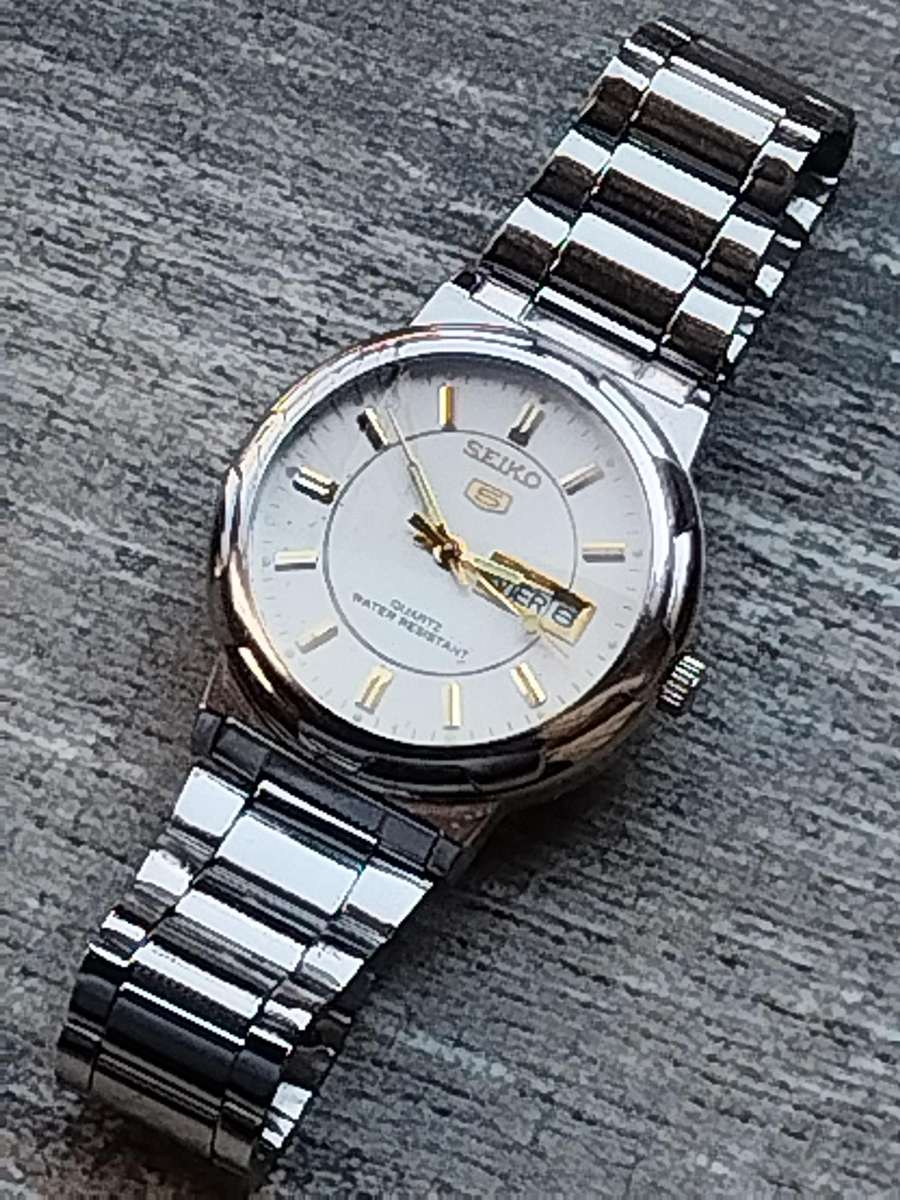 MENS SEIKO WATCH IN EXCELLENT WORKING CONDITION - READ DESCRIPTION