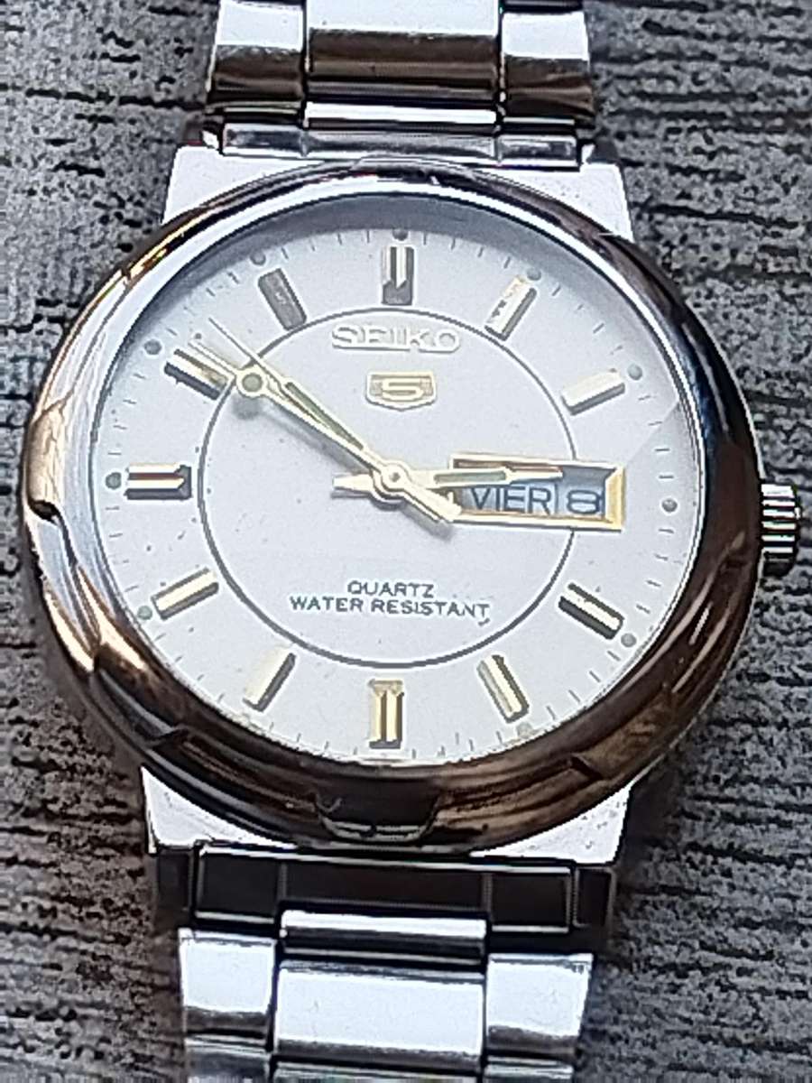 MENS SEIKO WATCH IN EXCELLENT WORKING CONDITION - READ DESCRIPTION