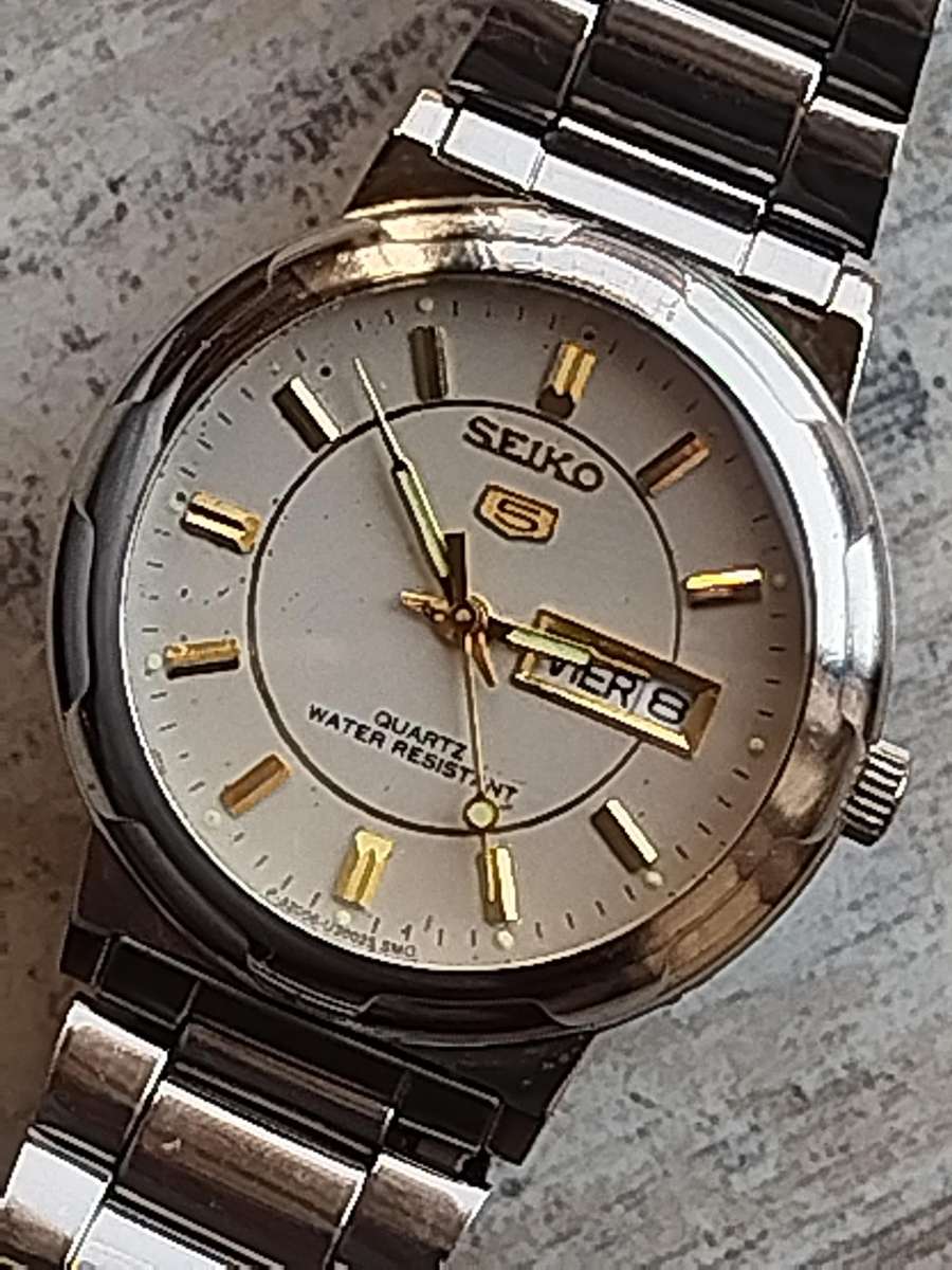 MENS SEIKO WATCH IN EXCELLENT WORKING CONDITION - READ DESCRIPTION