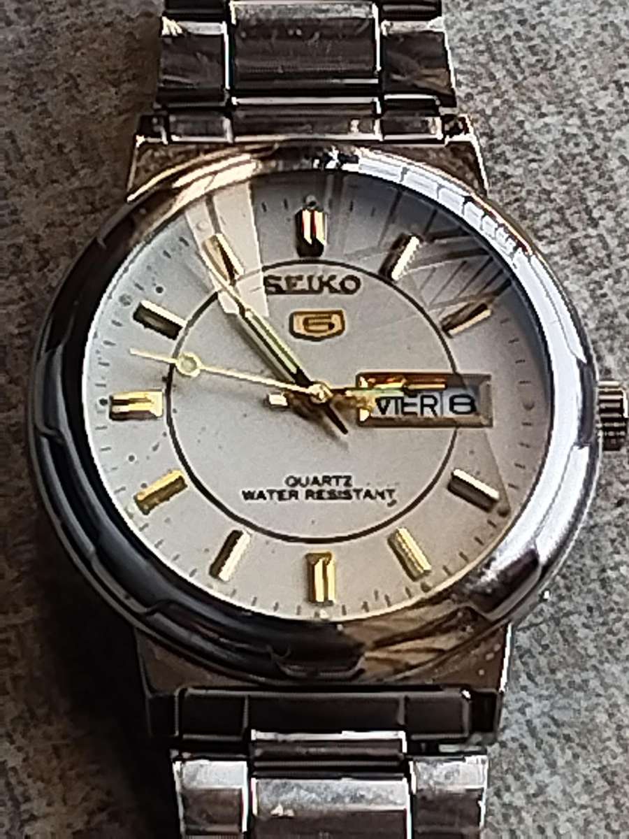 MENS SEIKO WATCH IN EXCELLENT WORKING CONDITION - READ DESCRIPTION