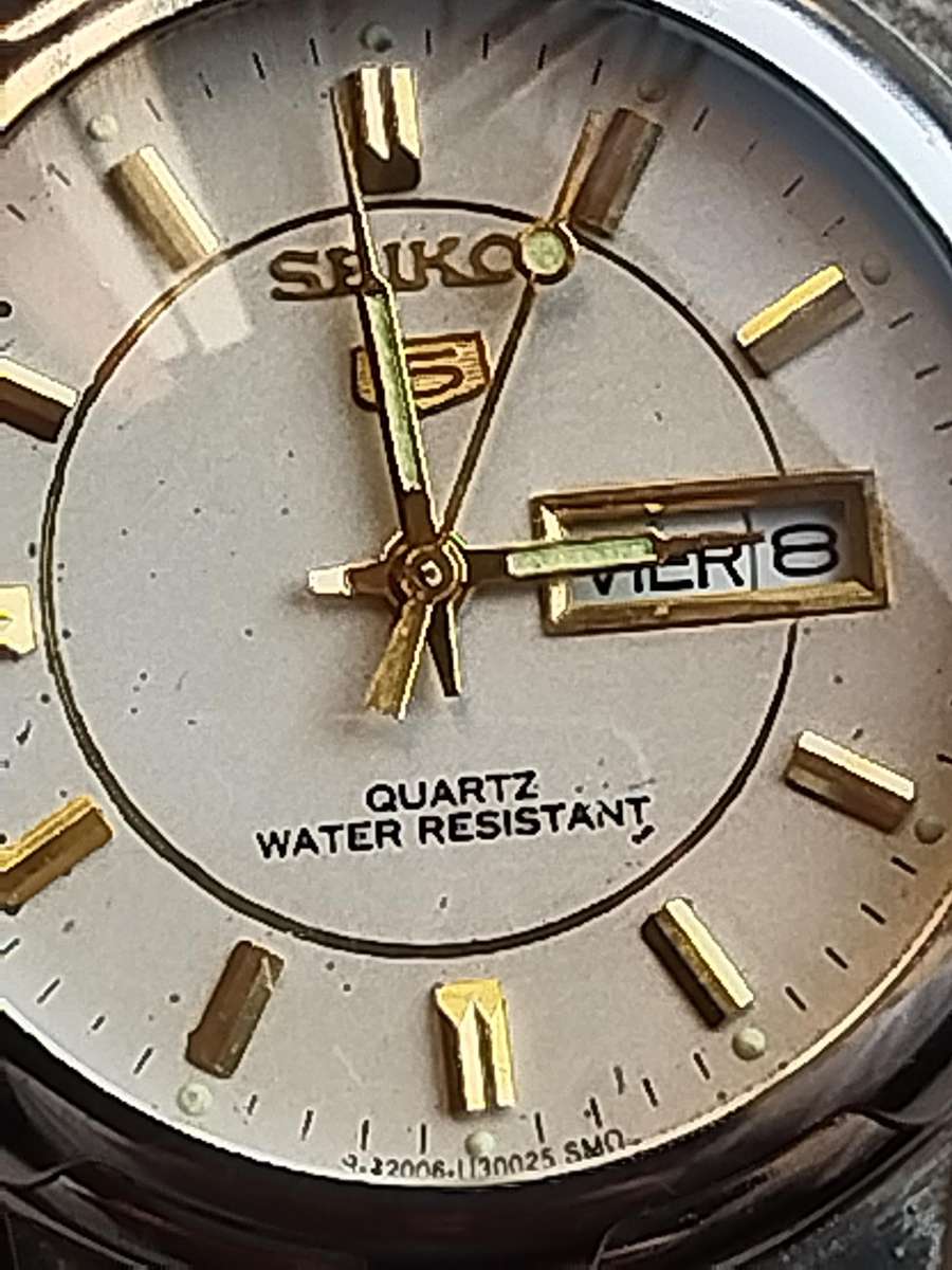 MENS SEIKO WATCH IN EXCELLENT WORKING CONDITION - READ DESCRIPTION