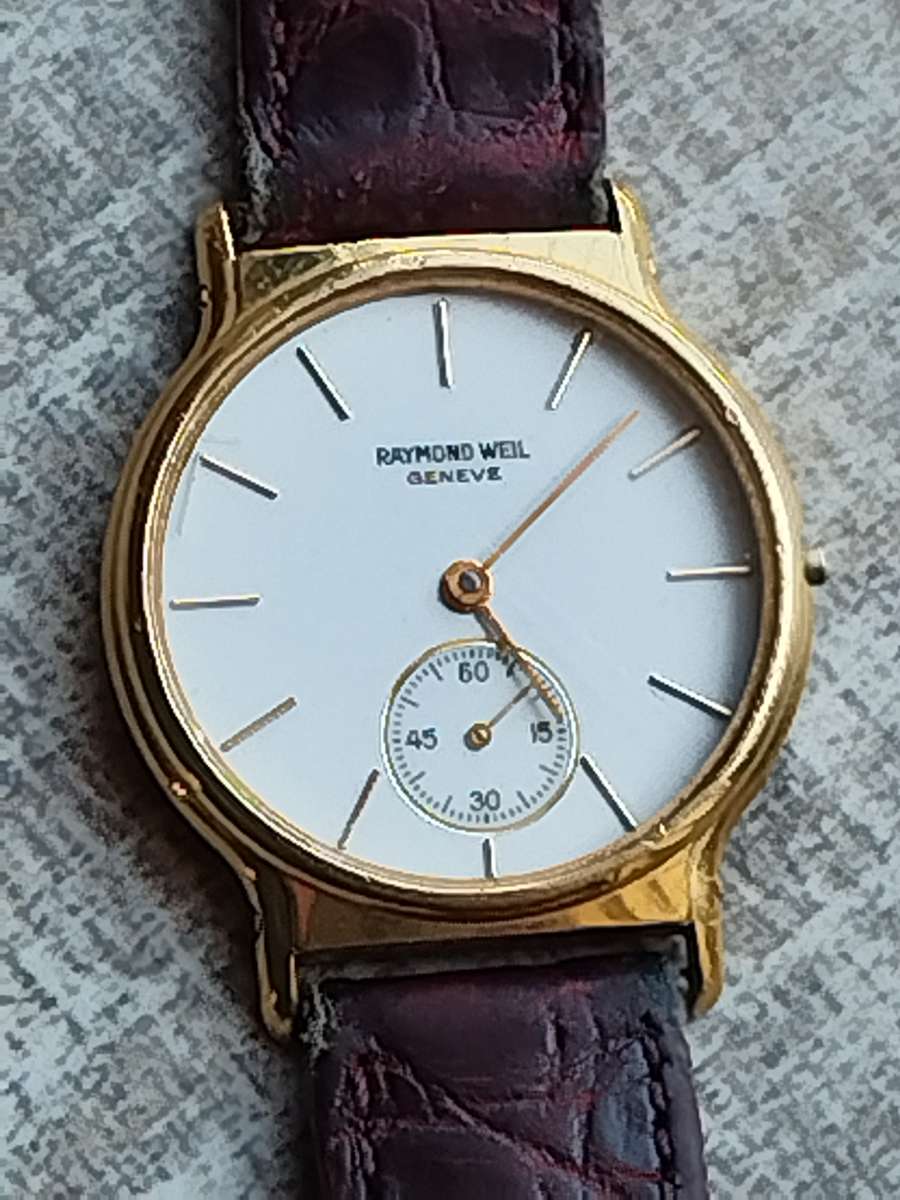 MENS VINTAGE RAYMOND WEIL 18K GOLD ELECTROPLATED WATCH WITH ORIGINAL RW STRAP - UNTESTED NO CROWN