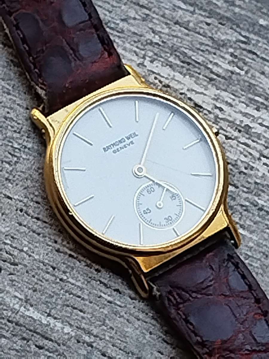 MENS VINTAGE RAYMOND WEIL 18K GOLD ELECTROPLATED WATCH WITH ORIGINAL RW STRAP - UNTESTED NO CROWN